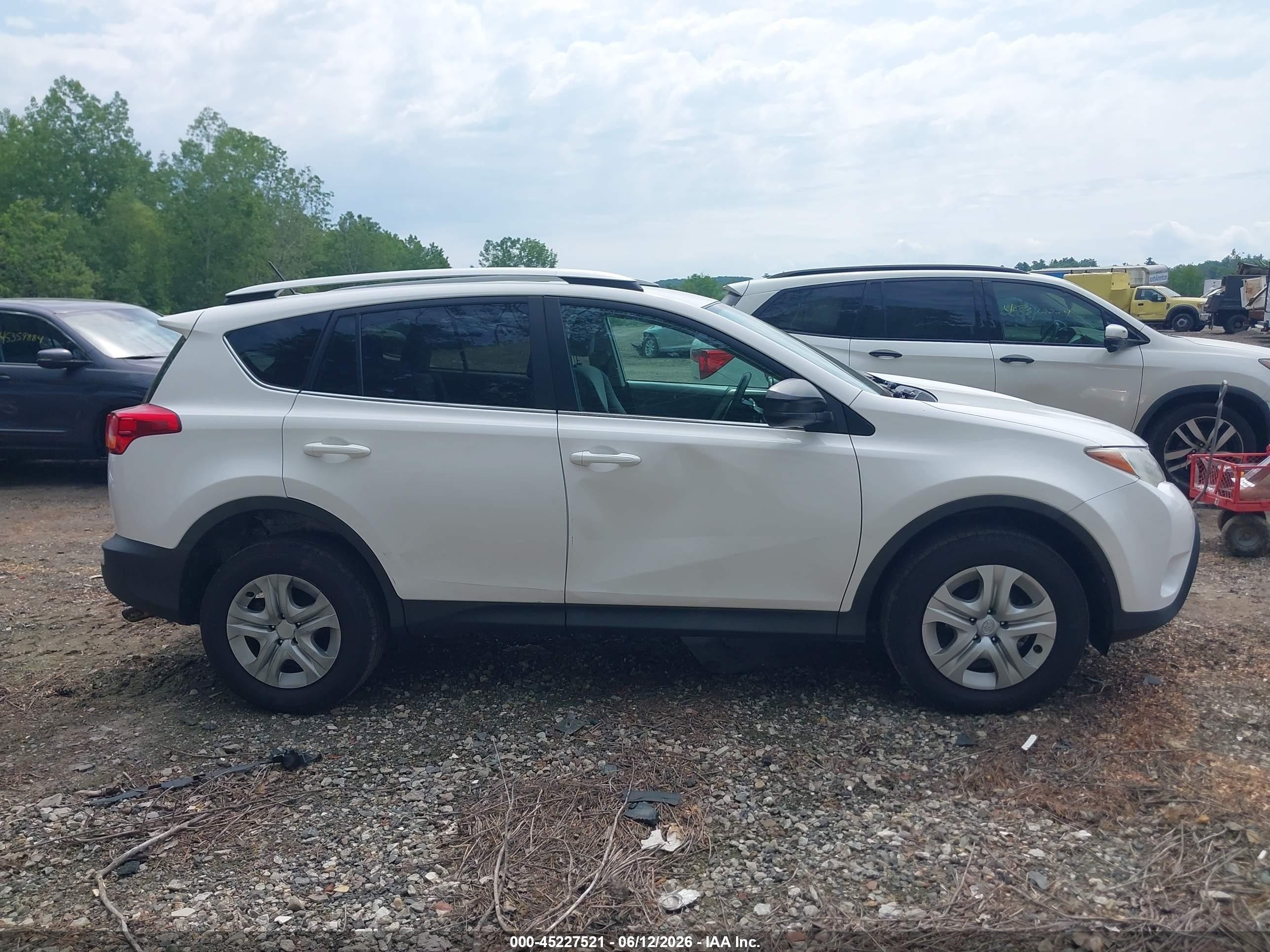 2013 Toyota Rav4 Le White vin: 2T3BFREV4DW114472