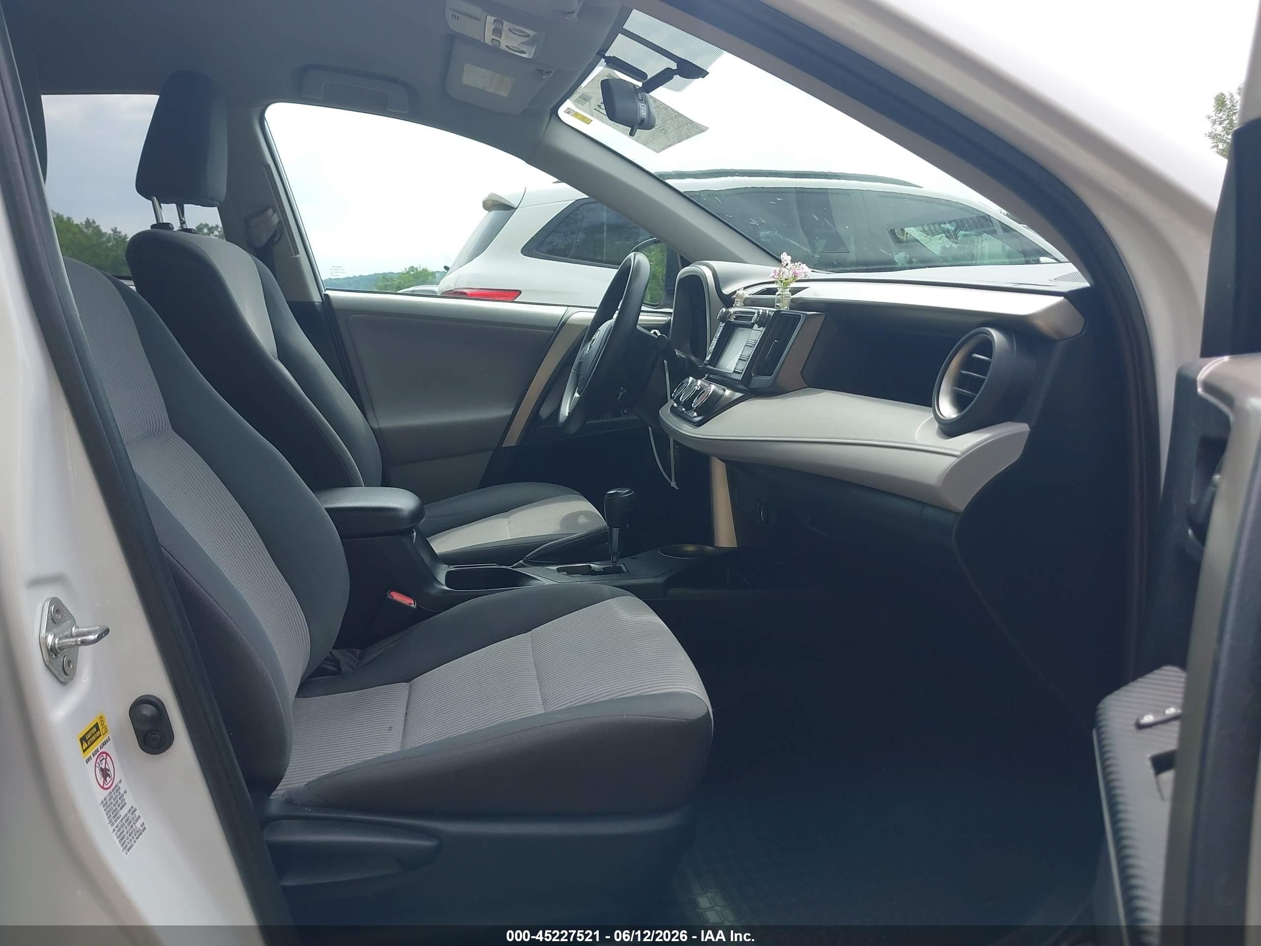 2013 Toyota Rav4 Le White vin: 2T3BFREV4DW114472