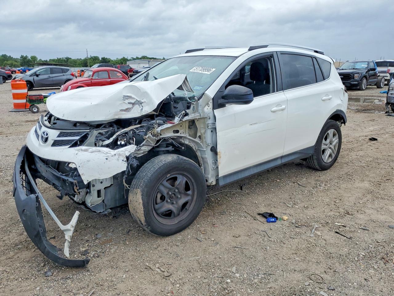 2015 Toyota Rav4 Le White vin: 2T3BFREV4FW241080