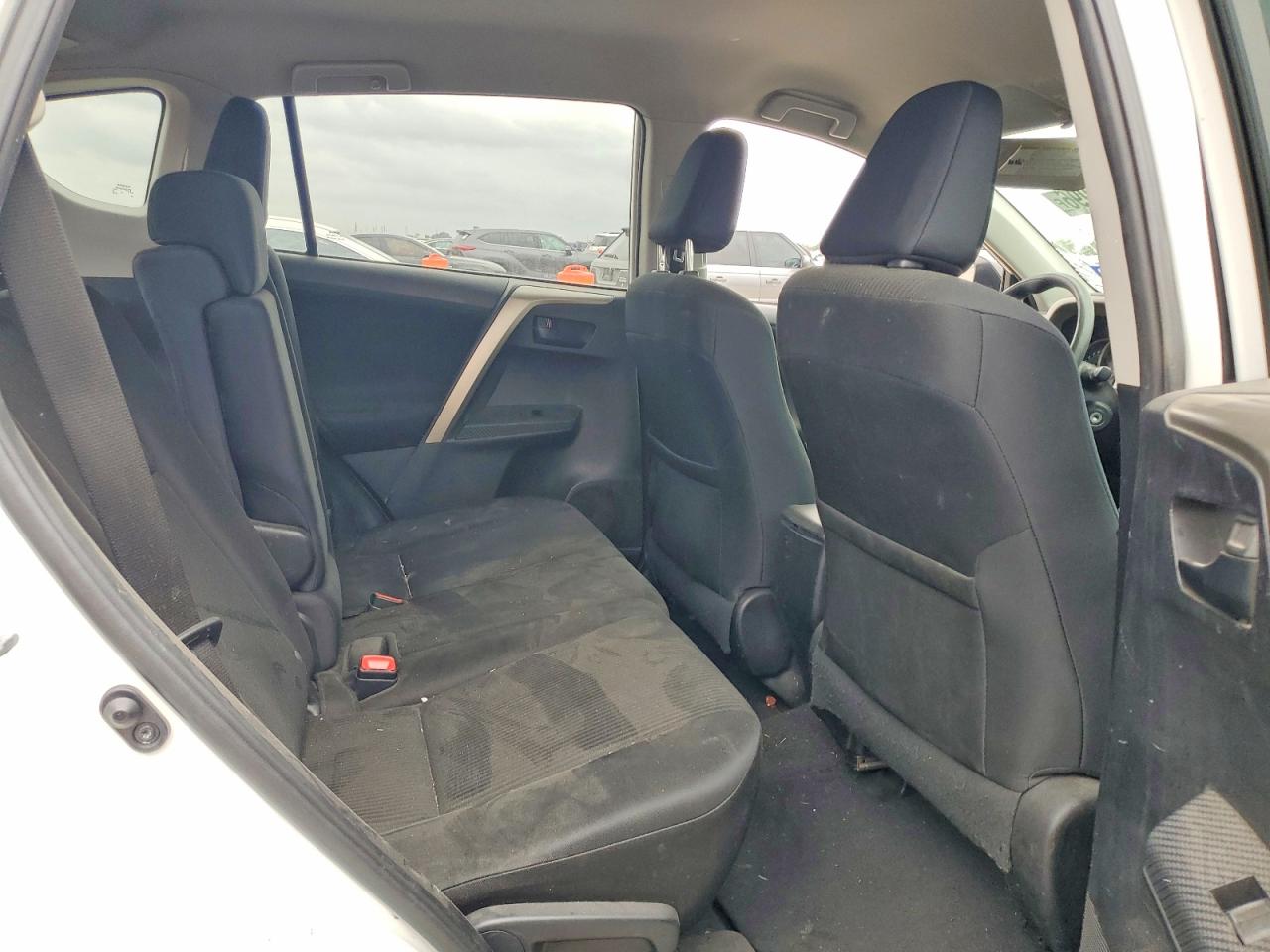 2015 Toyota Rav4 Le White vin: 2T3BFREV4FW241080