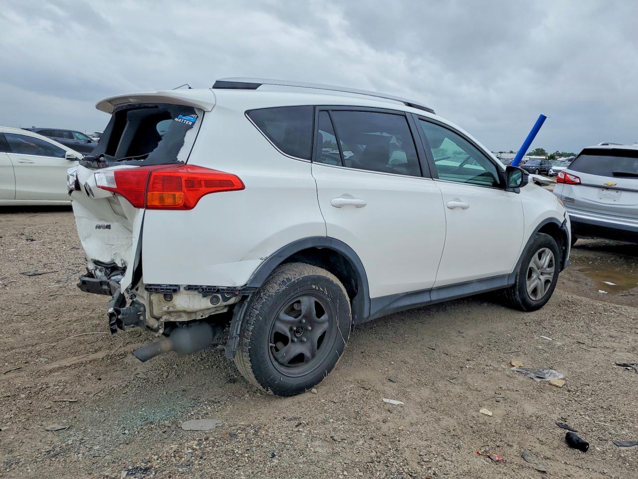 2015 Toyota Rav4 Le White vin: 2T3BFREV4FW241080
