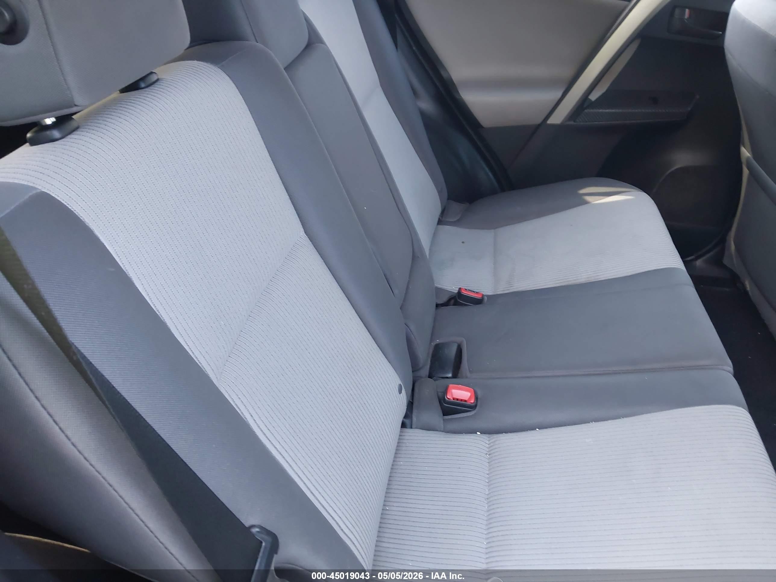 2015 Toyota Rav4 Le Blue vin: 2T3BFREV4FW397104
