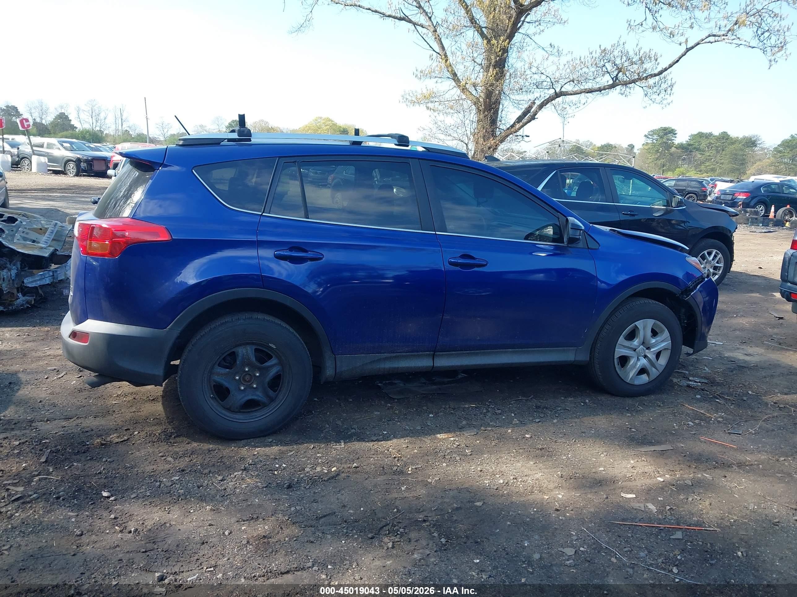 2015 Toyota Rav4 Le Blue vin: 2T3BFREV4FW397104