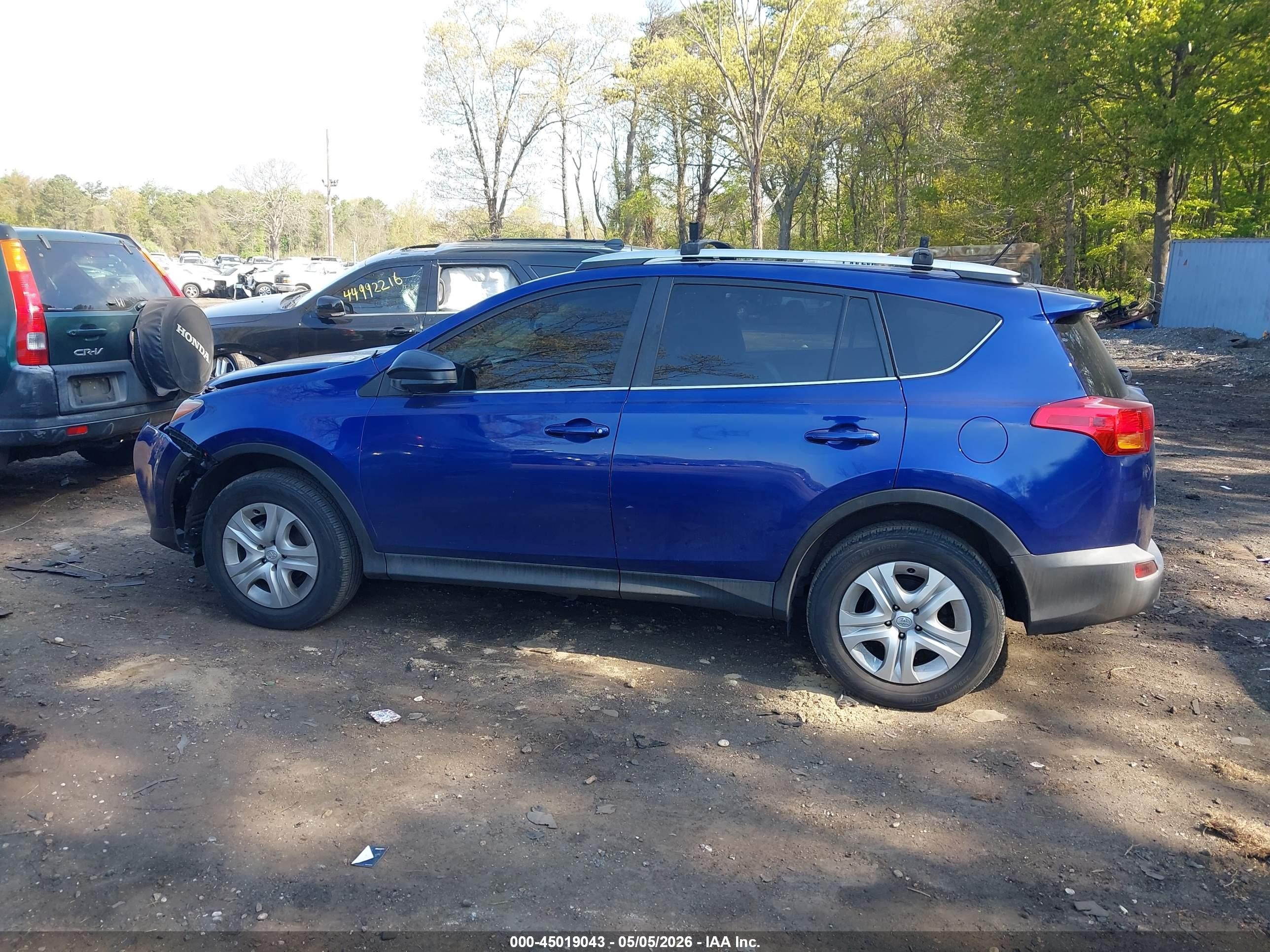 2015 Toyota Rav4 Le Blue vin: 2T3BFREV4FW397104
