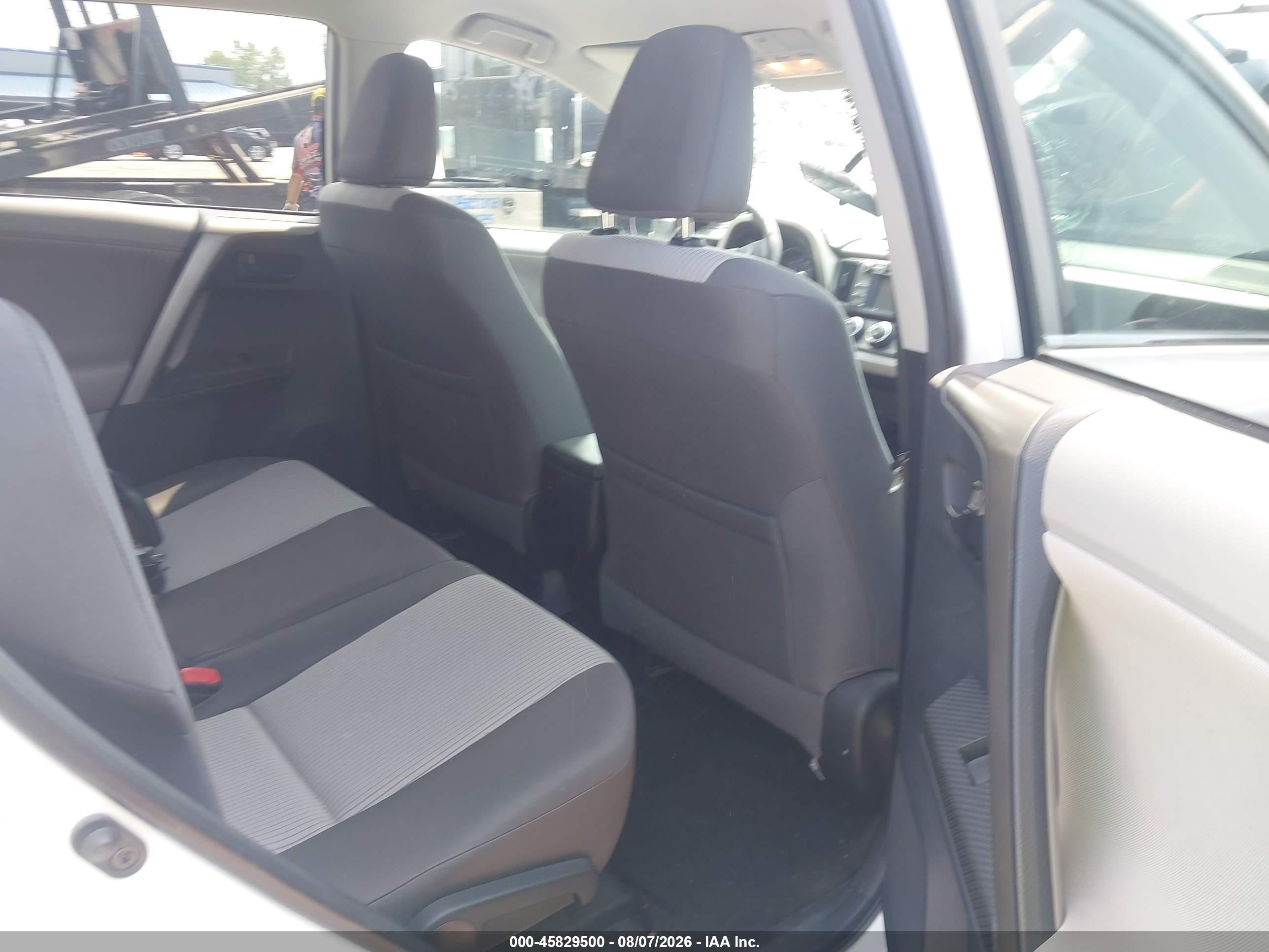 2013 Toyota Rav4 Le White vin: 2T3BFREV5DW033528