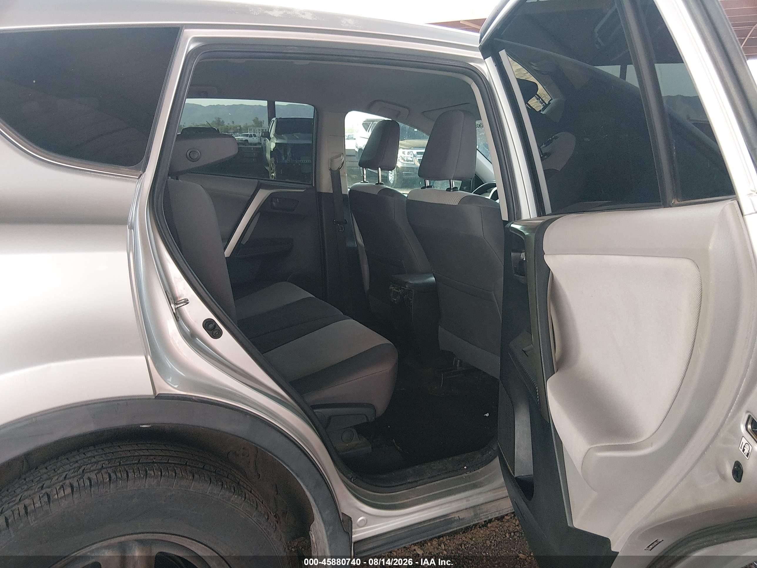 2013 Toyota Rav4 Le Silver vin: 2T3BFREV5DW049079