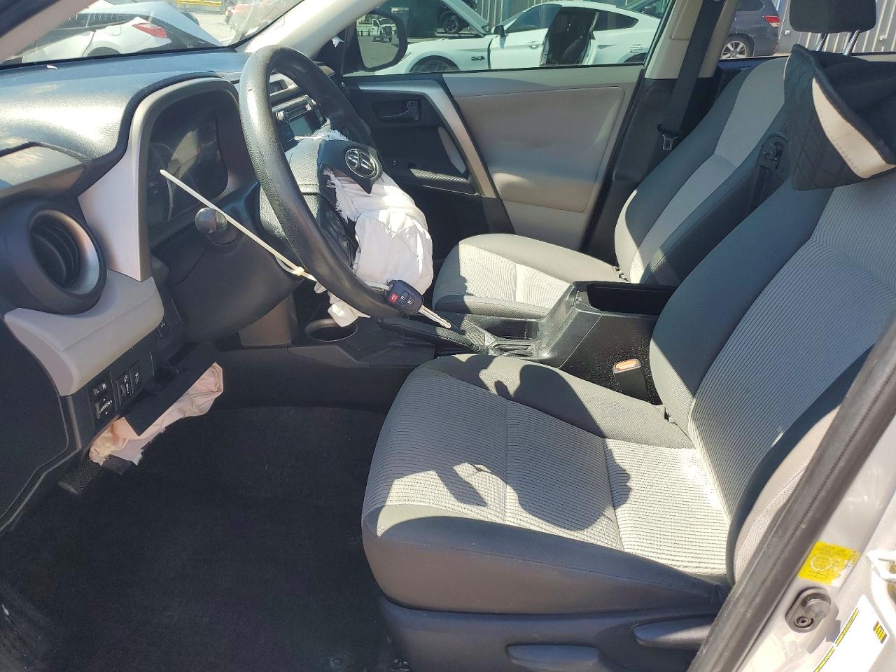 2013 Toyota Rav4 Le Серебряный vin: 2T3BFREV5DW055190