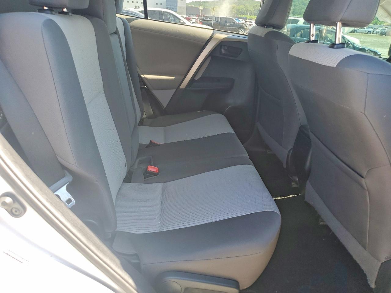 2013 Toyota Rav4 Le Серебряный vin: 2T3BFREV5DW055190