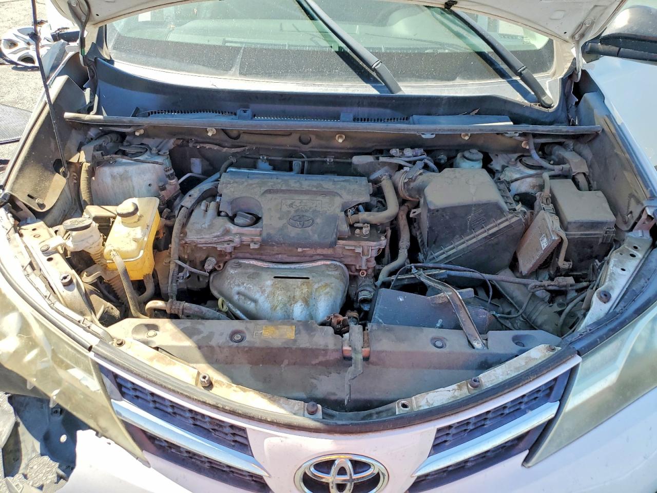 2014 Toyota Rav4 Le White vin: 2T3BFREV5EW149555