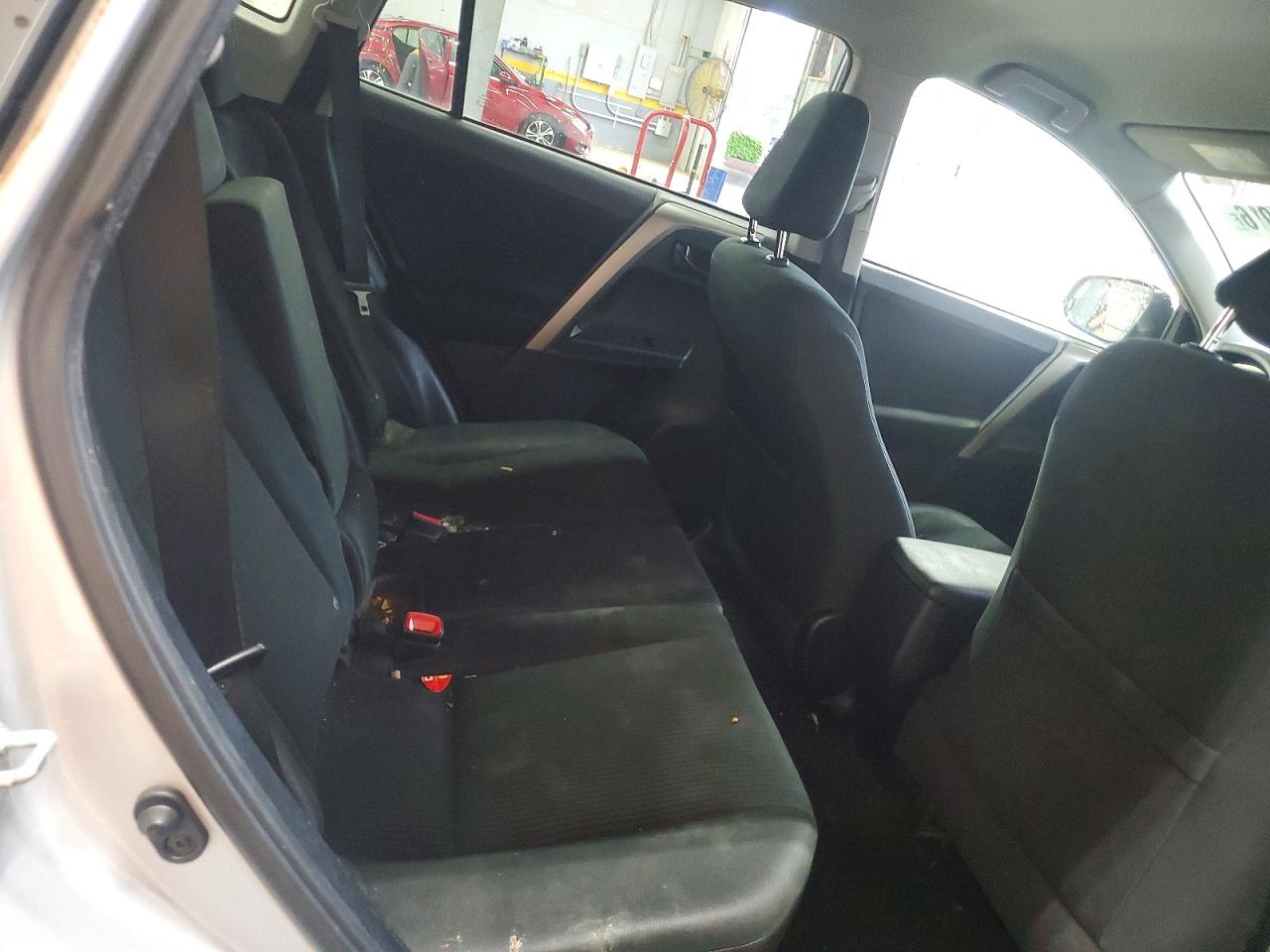 2014 Toyota Rav4 Le Серебряный vin: 2T3BFREV5EW223430