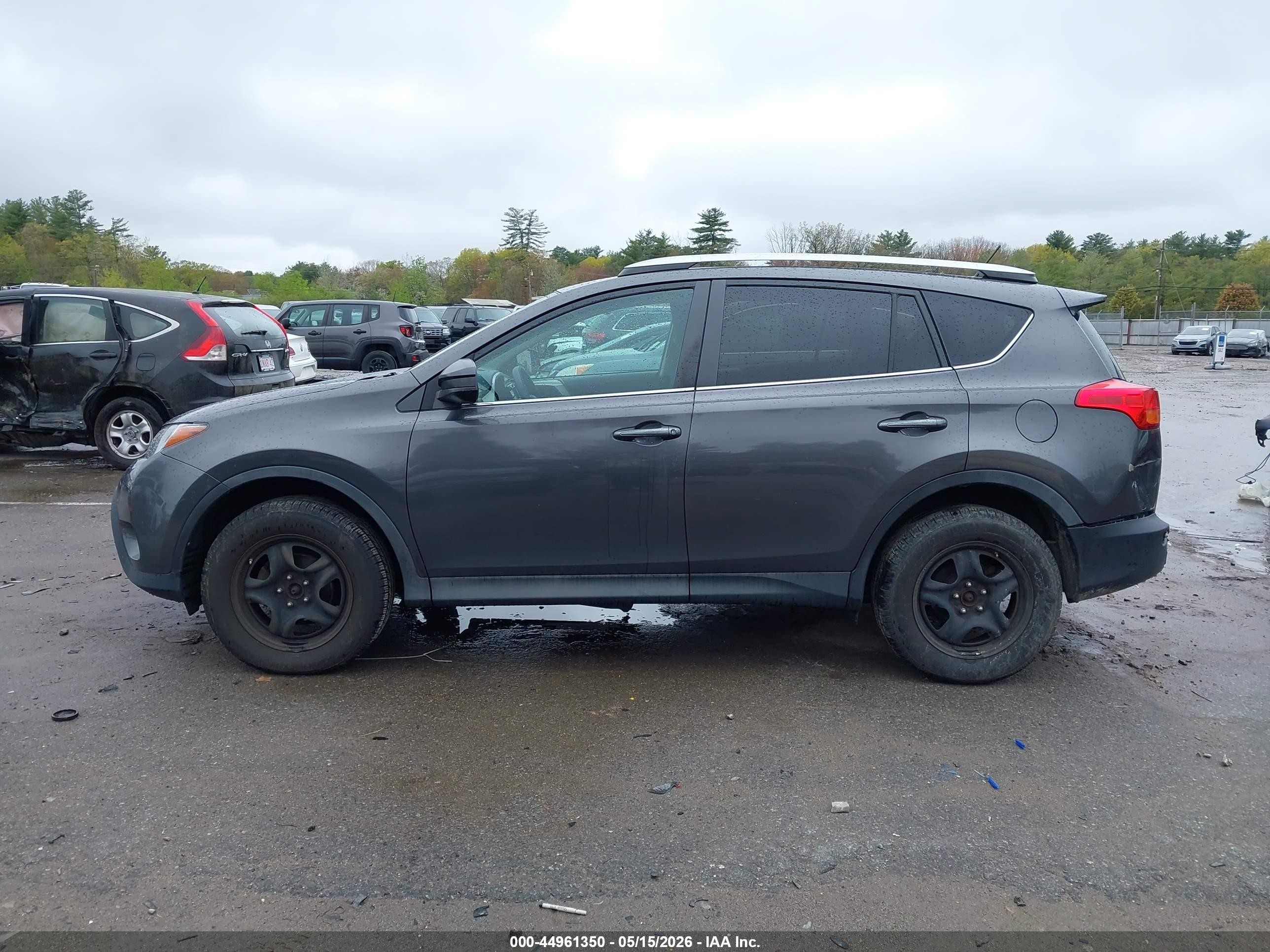2015 Toyota Rav4 Le Gray vin: 2T3BFREV5FW331645