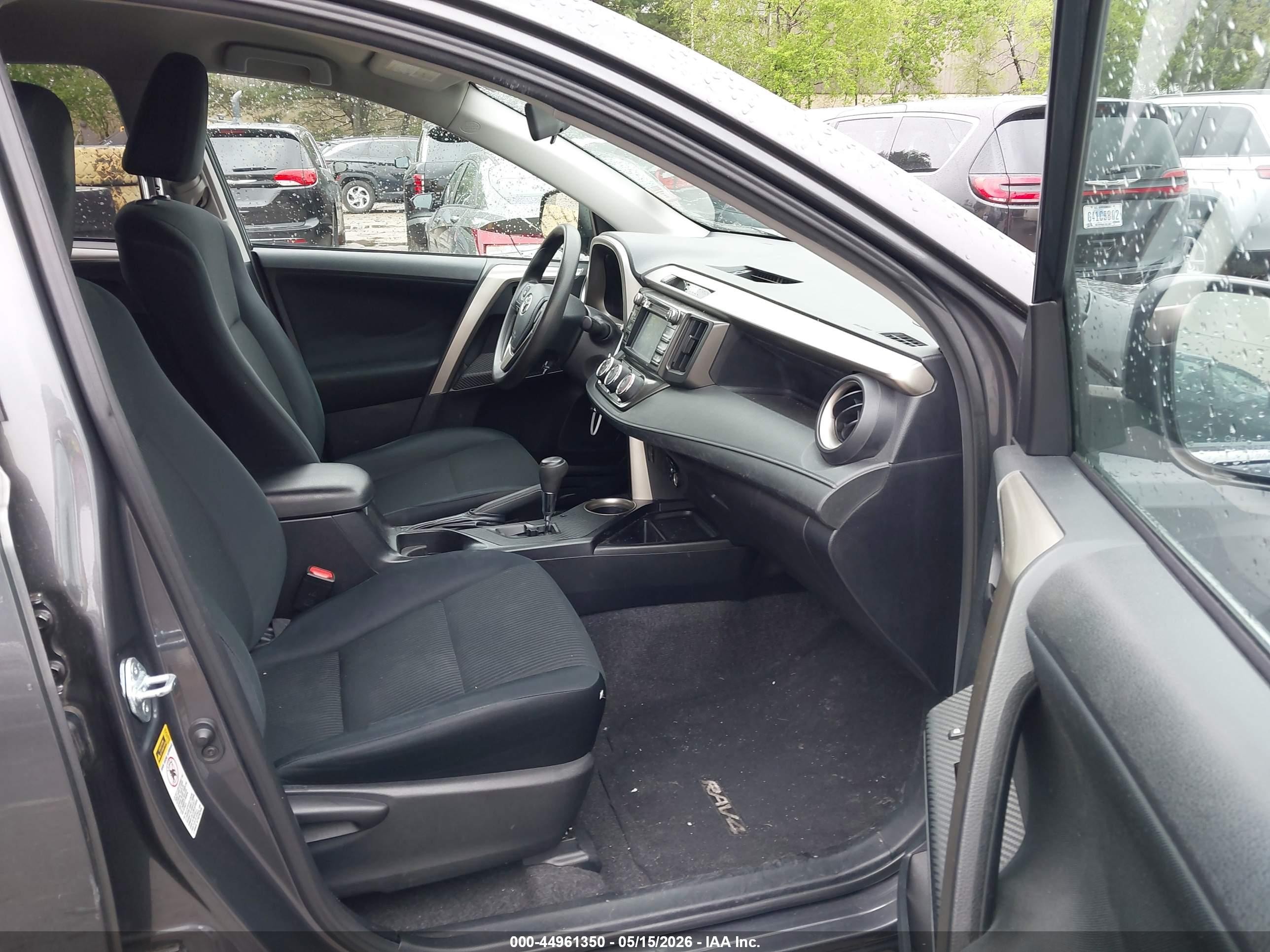 2015 Toyota Rav4 Le Gray vin: 2T3BFREV5FW331645