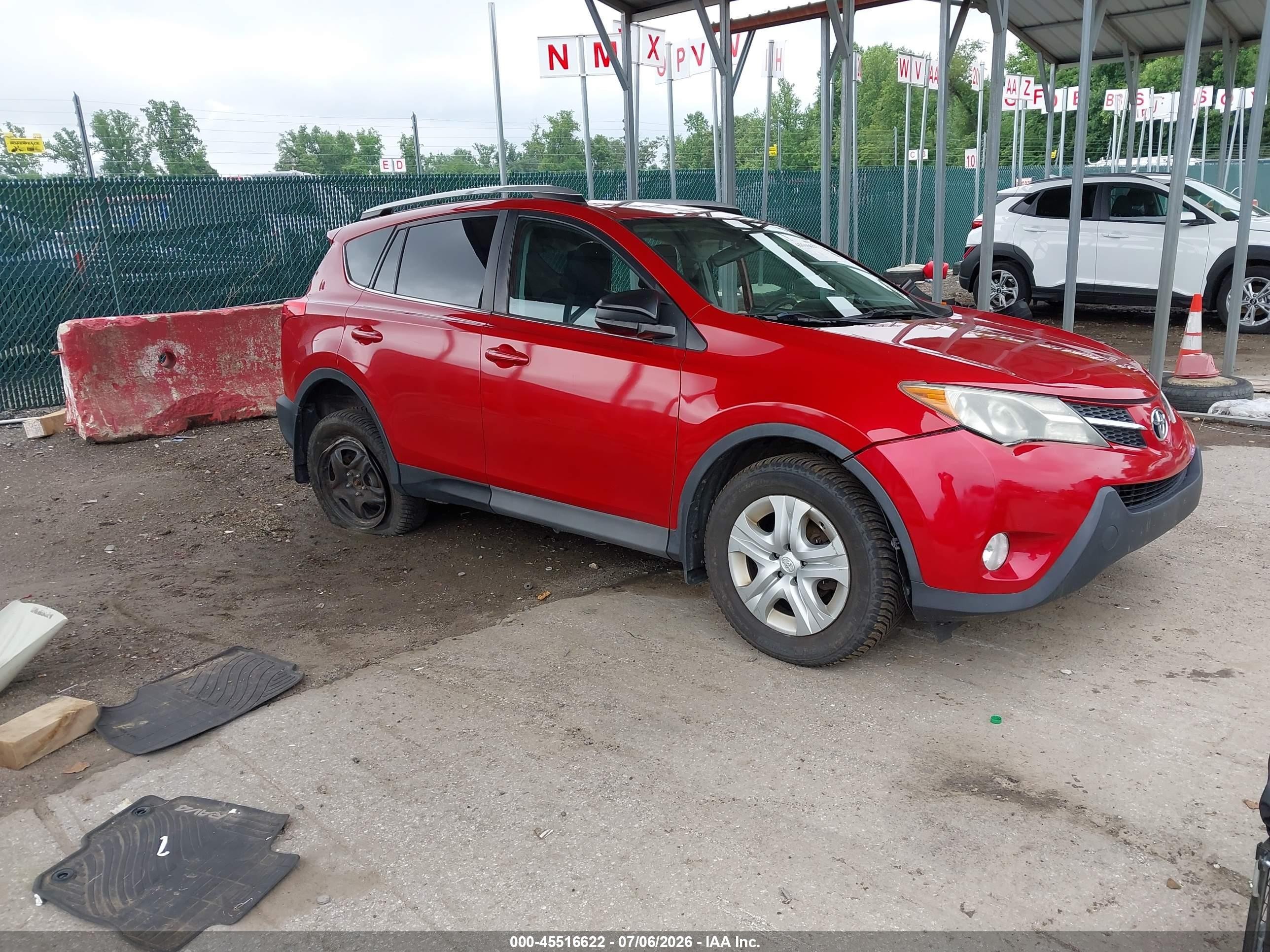 2015 Toyota Rav4 Le Red vin: 2T3BFREV5FW393448