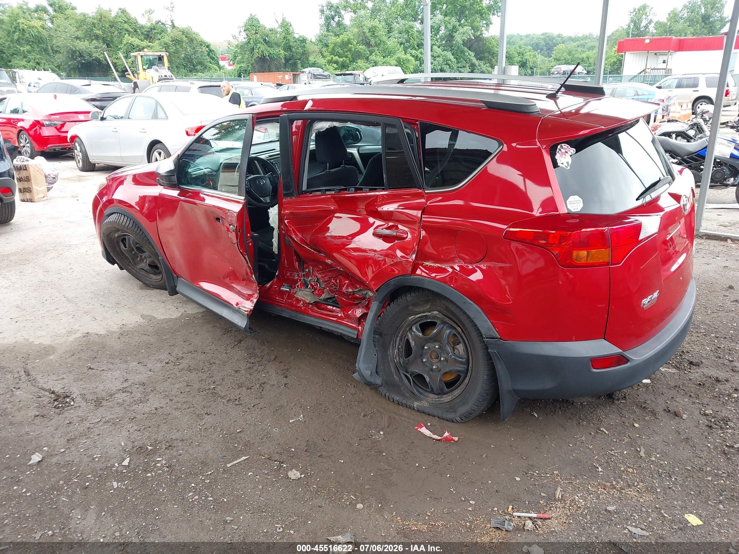 2015 Toyota Rav4 Le Red vin: 2T3BFREV5FW393448