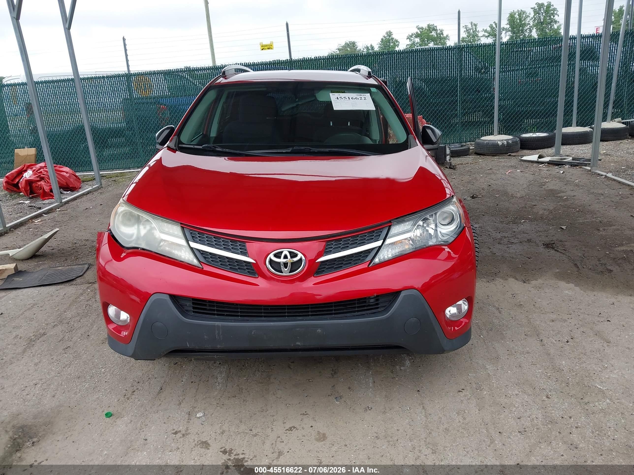 2015 Toyota Rav4 Le Red vin: 2T3BFREV5FW393448