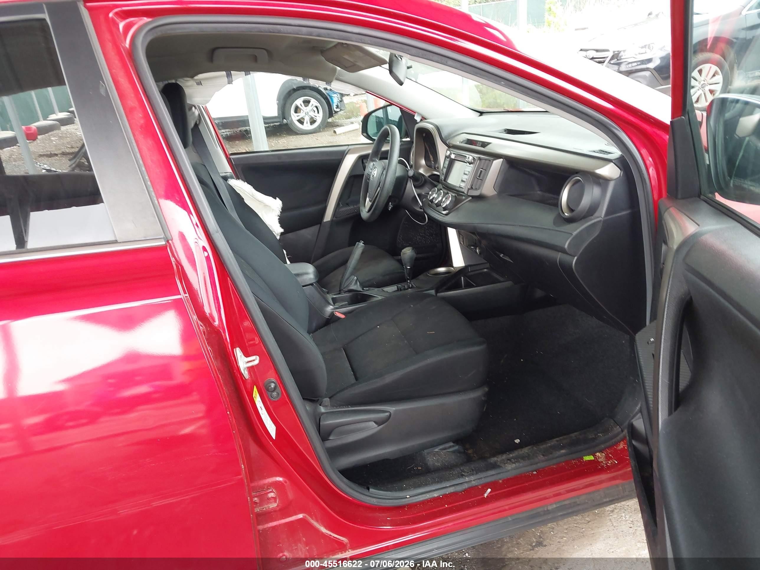 2015 Toyota Rav4 Le Red vin: 2T3BFREV5FW393448