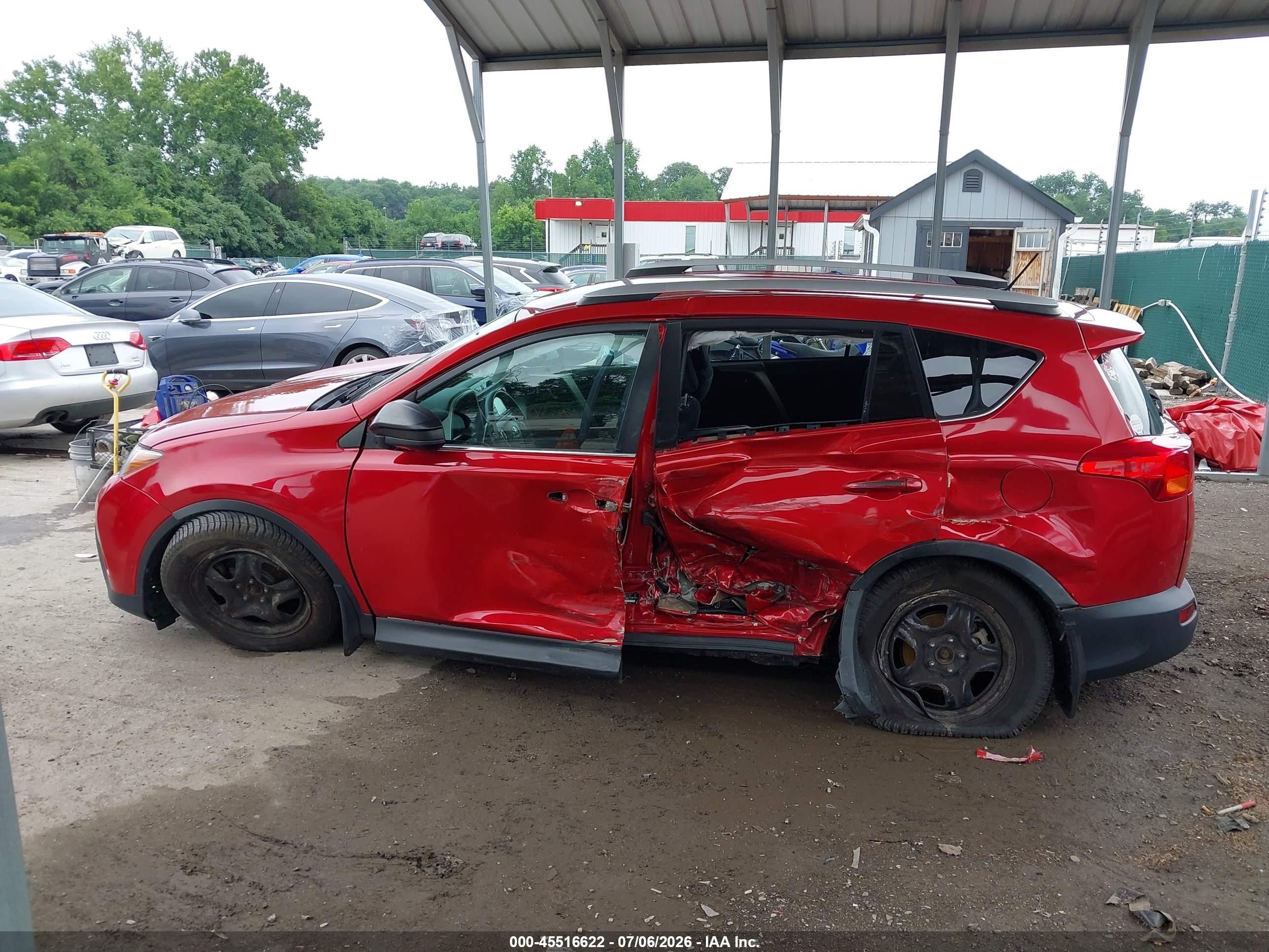 2015 Toyota Rav4 Le Red vin: 2T3BFREV5FW393448
