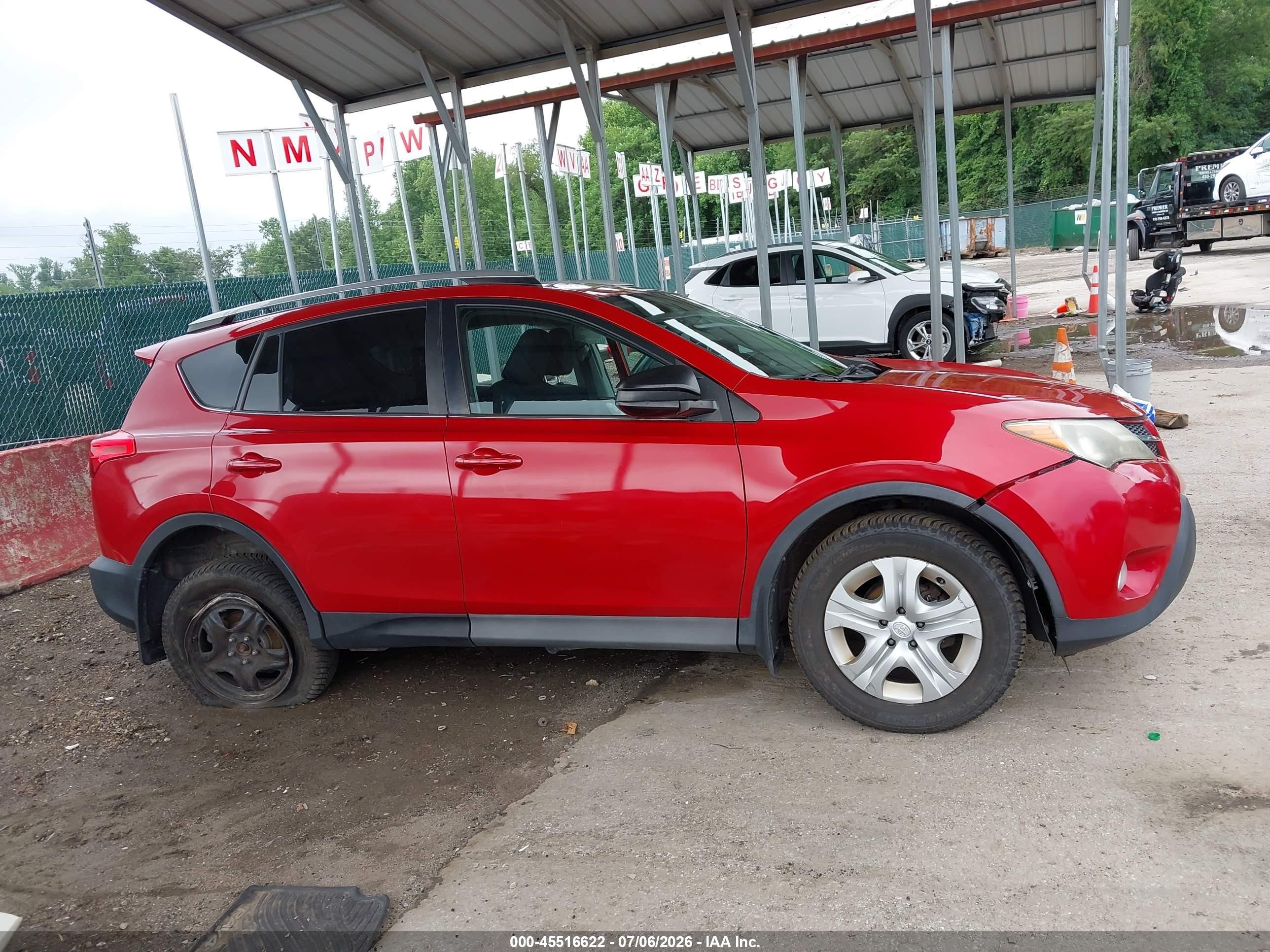 2015 Toyota Rav4 Le Red vin: 2T3BFREV5FW393448