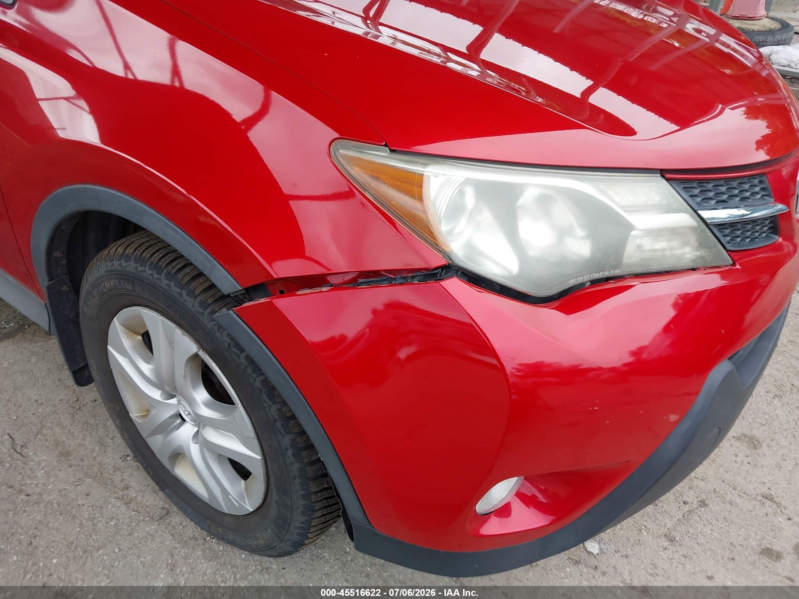 2015 Toyota Rav4 Le Red vin: 2T3BFREV5FW393448