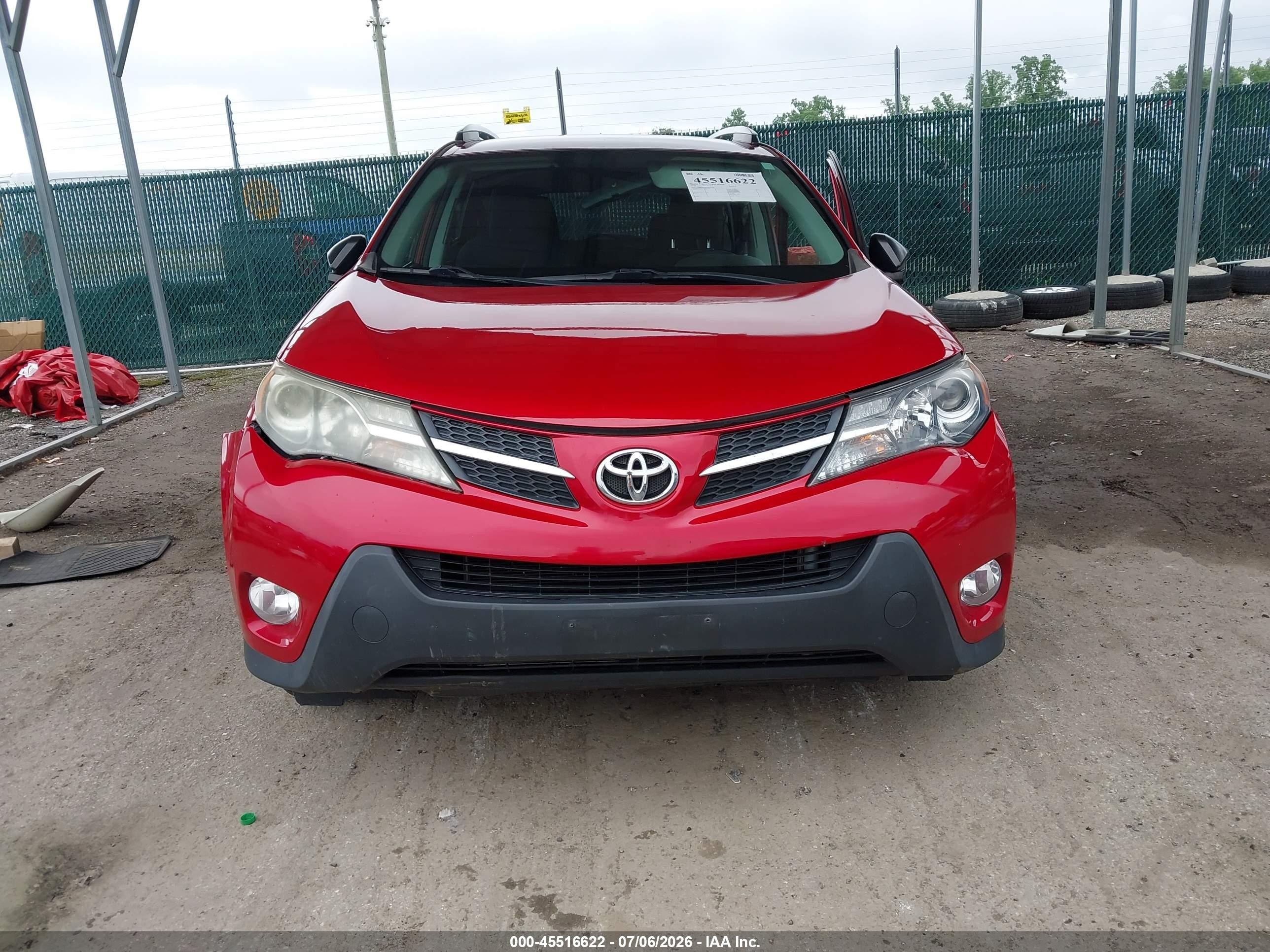 2015 Toyota Rav4 Le Red vin: 2T3BFREV5FW393448