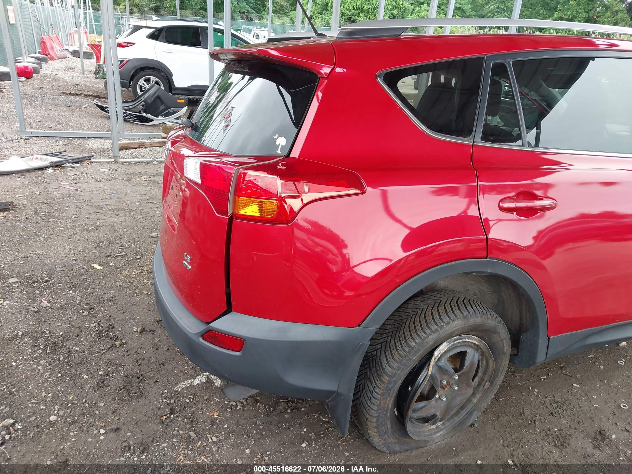 2015 Toyota Rav4 Le Red vin: 2T3BFREV5FW393448