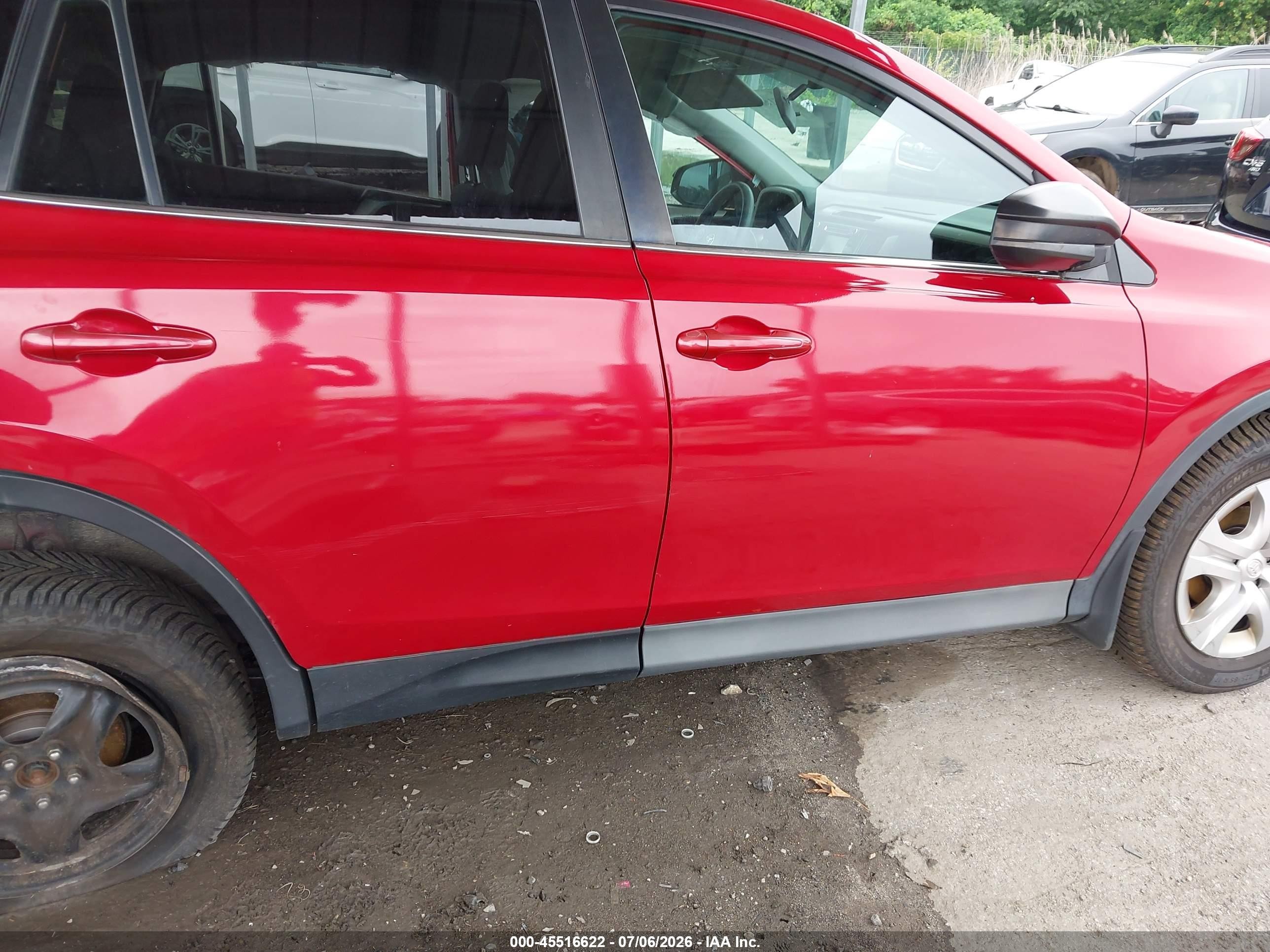 2015 Toyota Rav4 Le Red vin: 2T3BFREV5FW393448