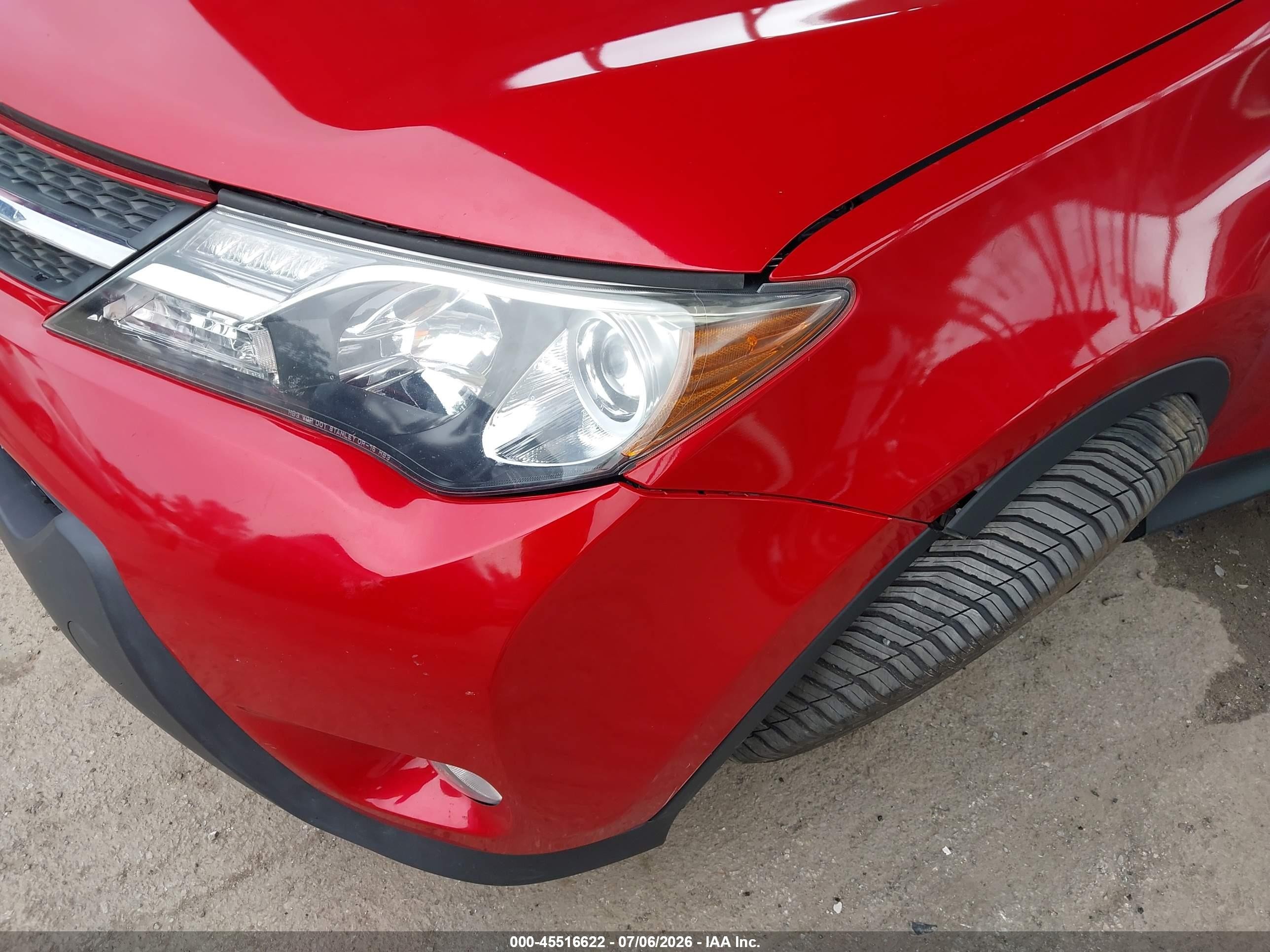 2015 Toyota Rav4 Le Red vin: 2T3BFREV5FW393448