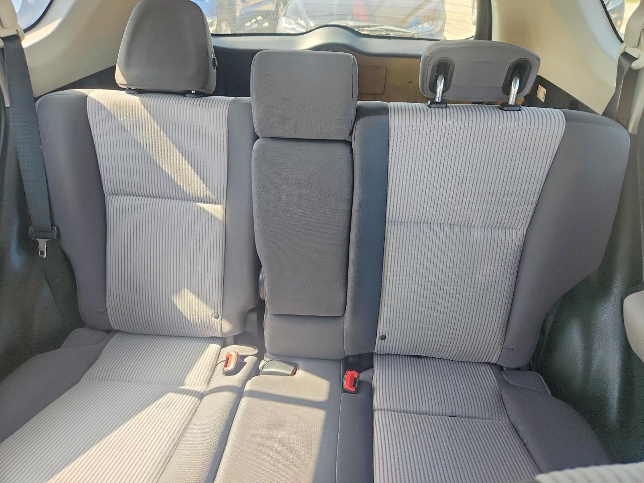 2015 Toyota Rav4 Le Gray vin: 2T3BFREV5FW396964