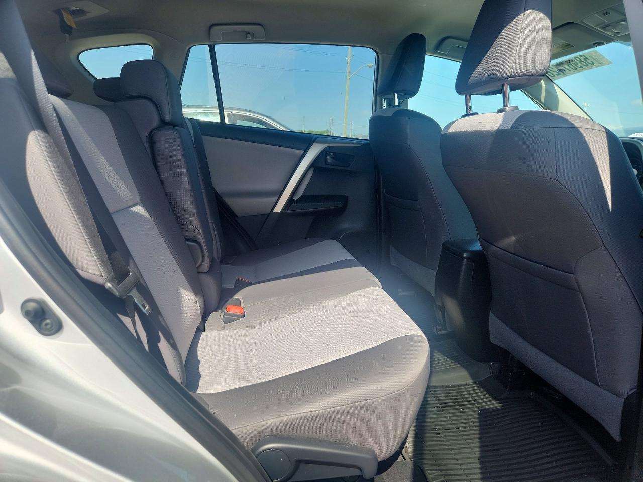 2015 Toyota Rav4 Le Gray vin: 2T3BFREV5FW396964