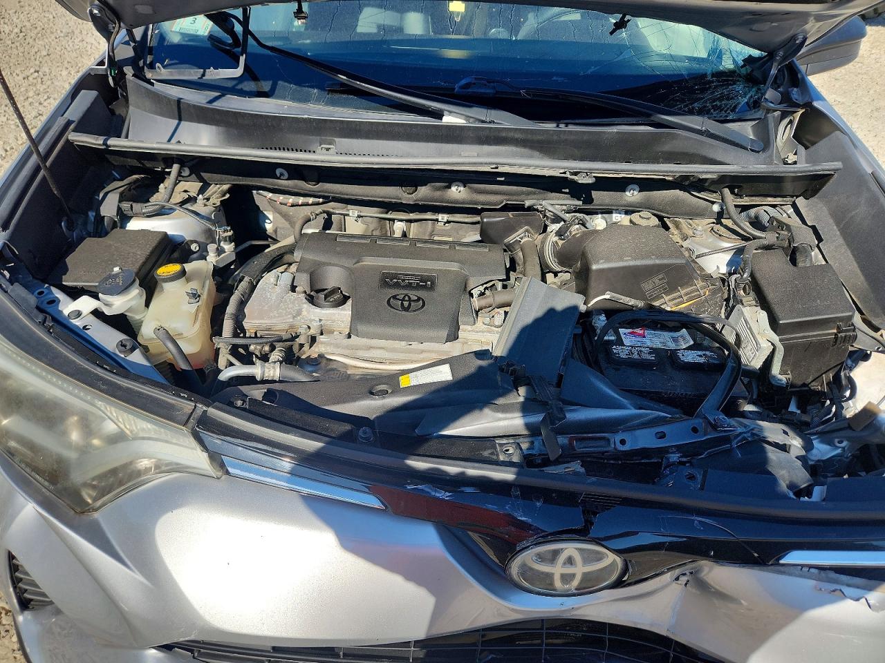 2017 Toyota Rav4 Le Silver vin: 2T3BFREV5HW602755