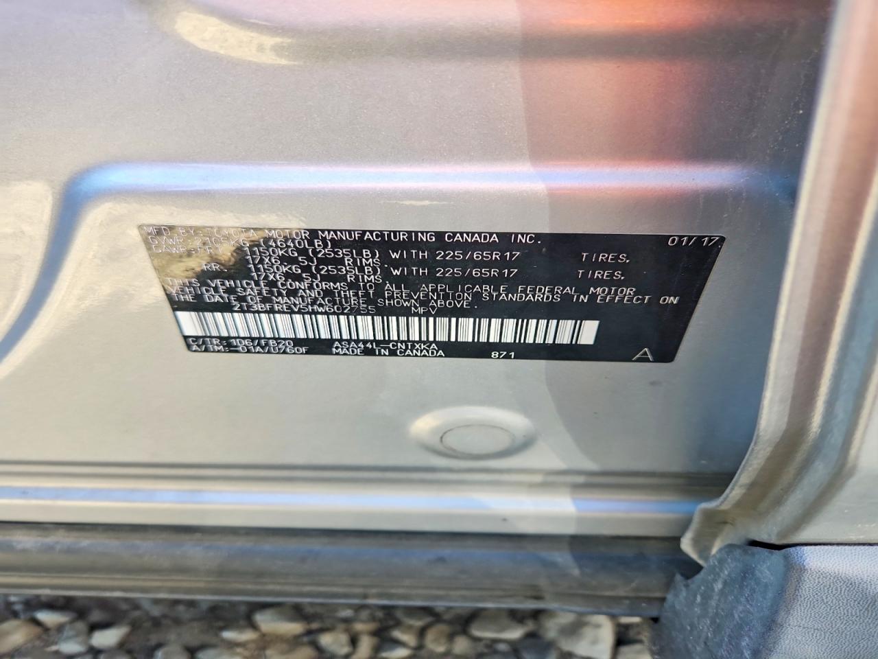 2017 Toyota Rav4 Le Silver vin: 2T3BFREV5HW602755