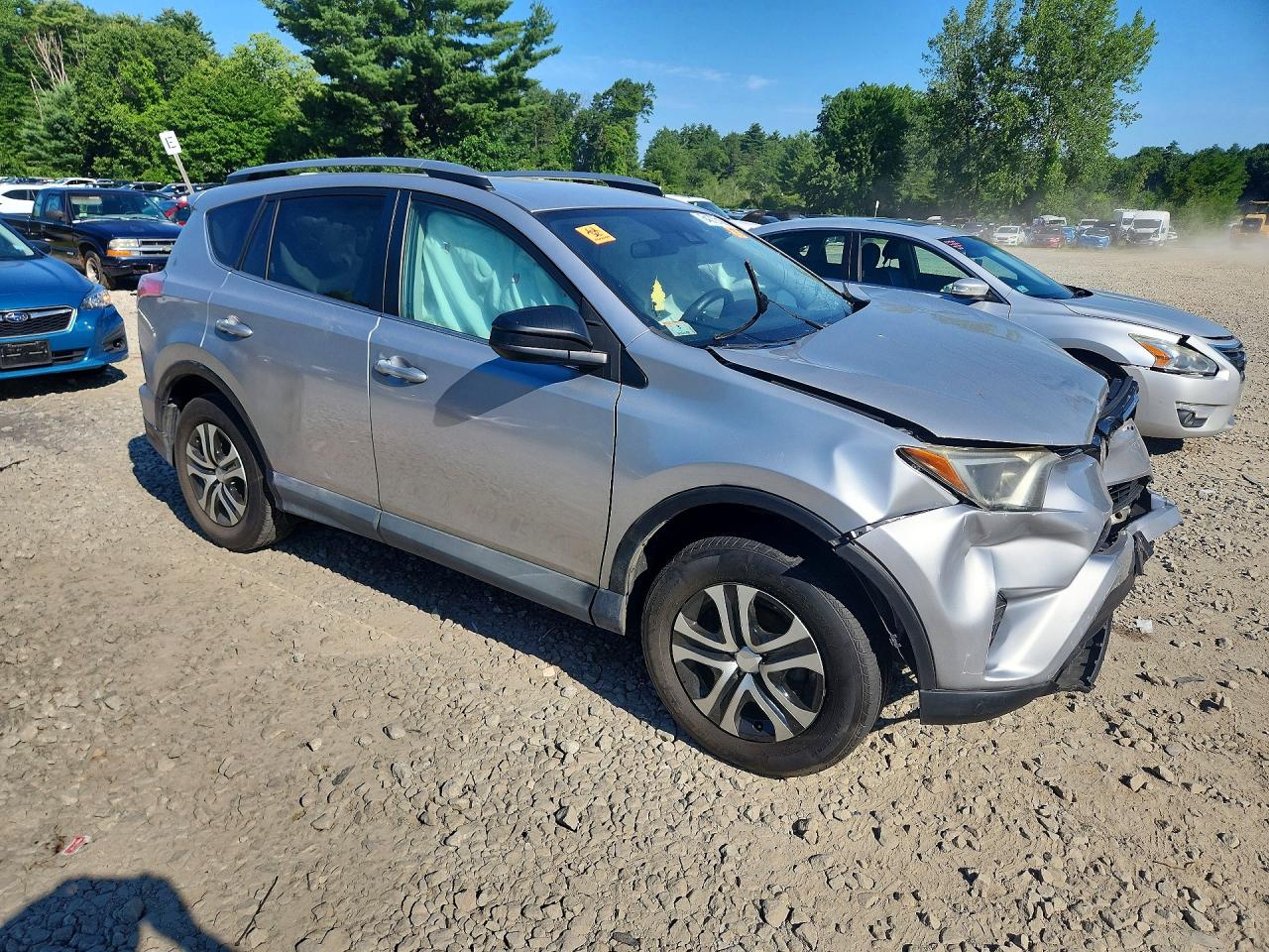 2017 Toyota Rav4 Le Silver vin: 2T3BFREV5HW602755
