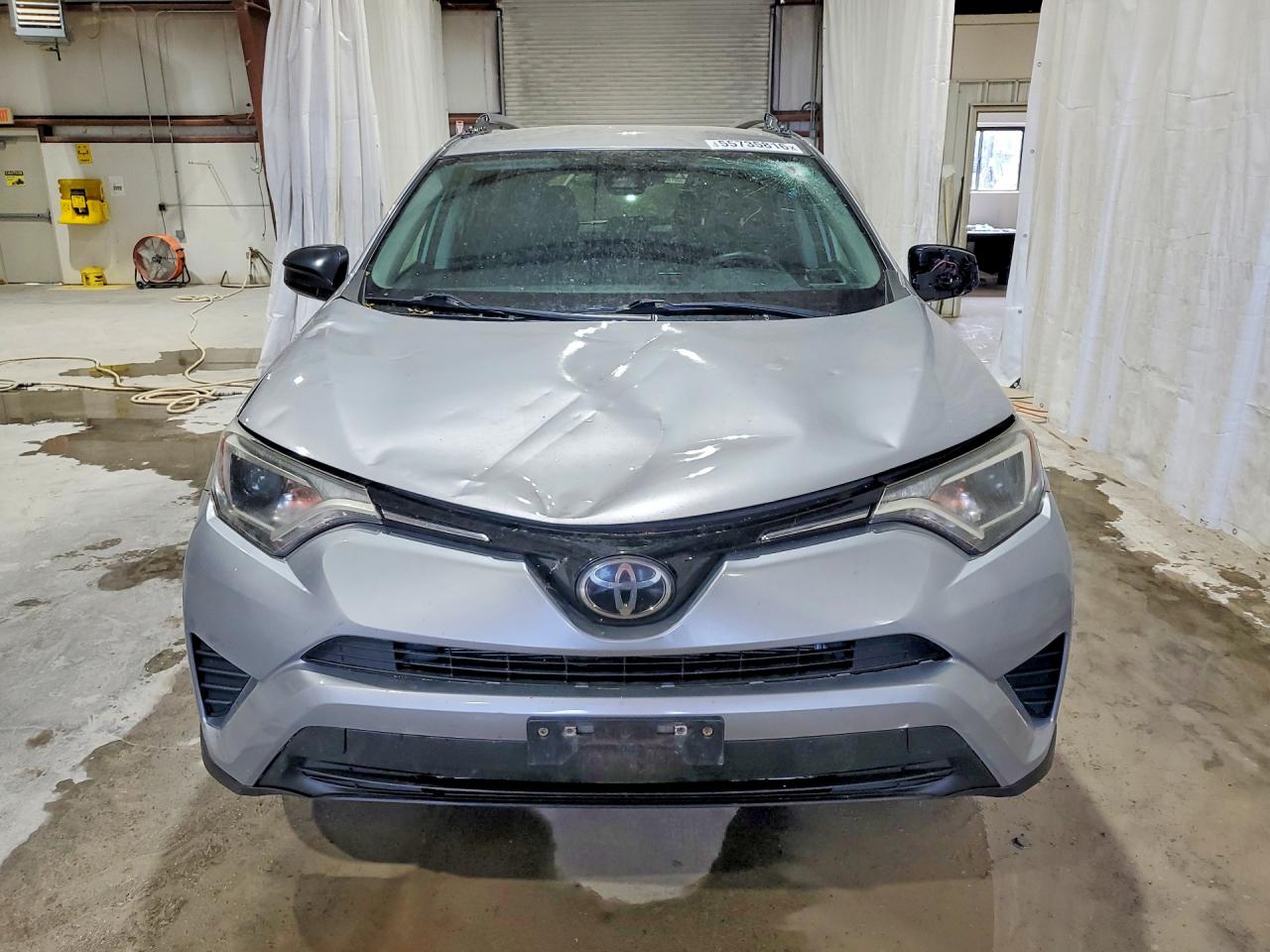 2017 Toyota Rav4 Le Серебряный vin: 2T3BFREV5HW608183