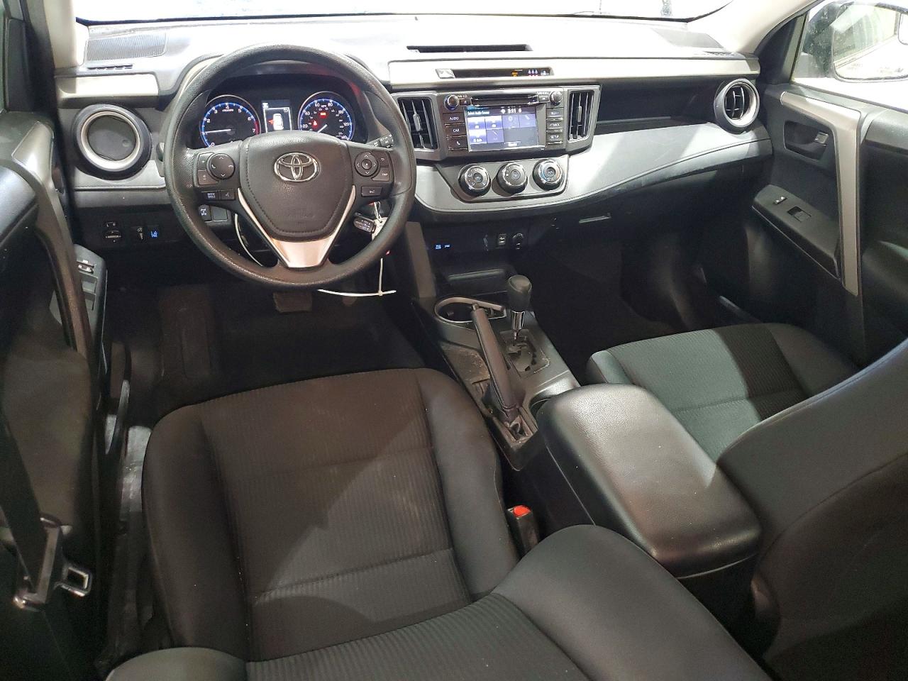 2017 Toyota Rav4 Le Серебряный vin: 2T3BFREV5HW608183