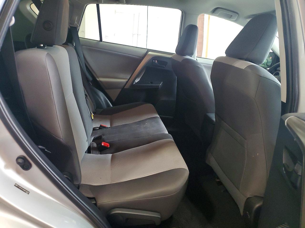 2013 Toyota Rav4 Le Silver vin: 2T3BFREV6DW038897