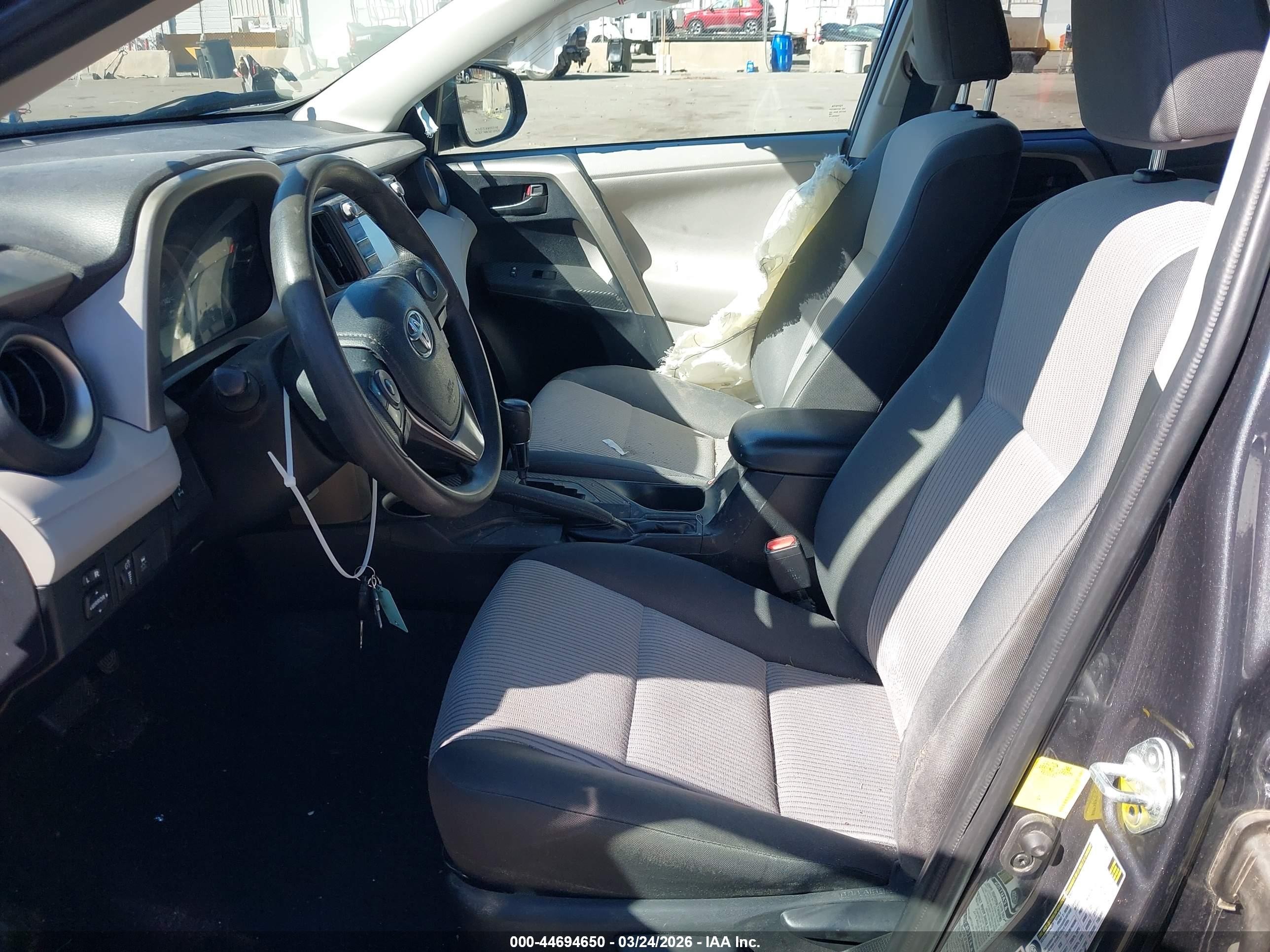 2013 Toyota Rav4 Le Gray vin: 2T3BFREV6DW074282