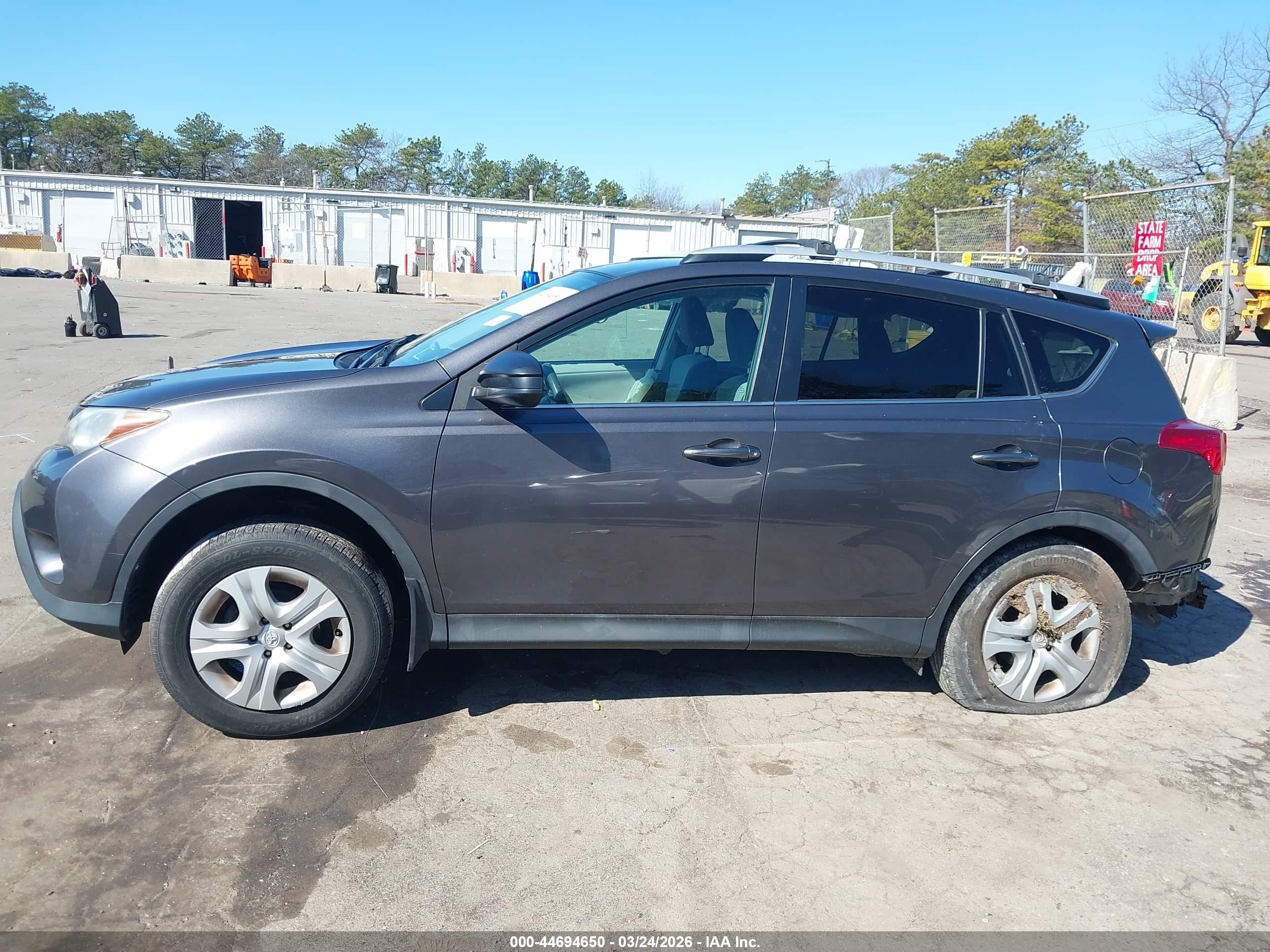 2013 Toyota Rav4 Le Gray vin: 2T3BFREV6DW074282