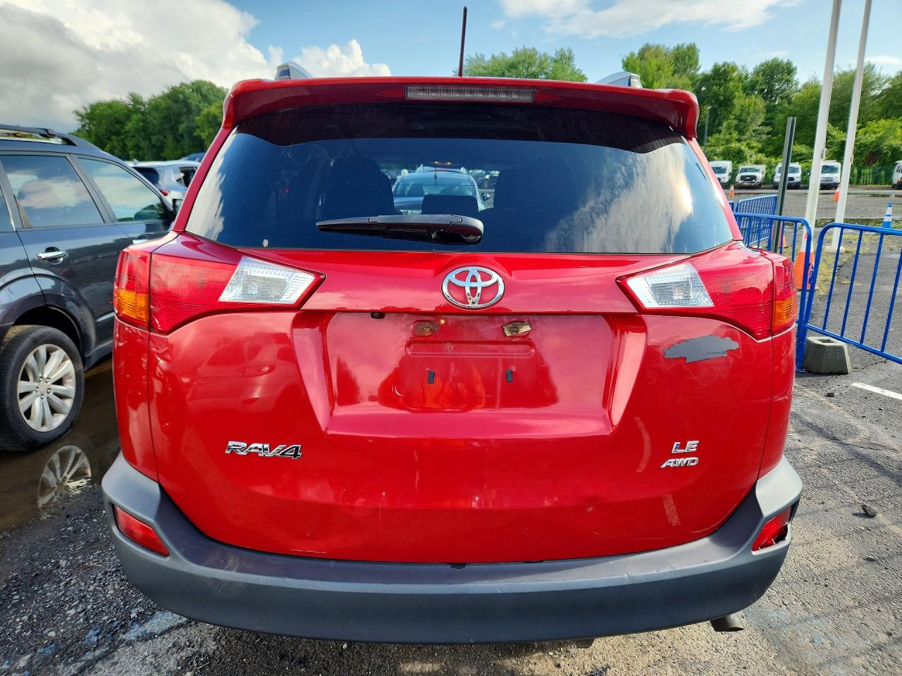 2015 Toyota Rav4 Le Red vin: 2T3BFREV6FW245874