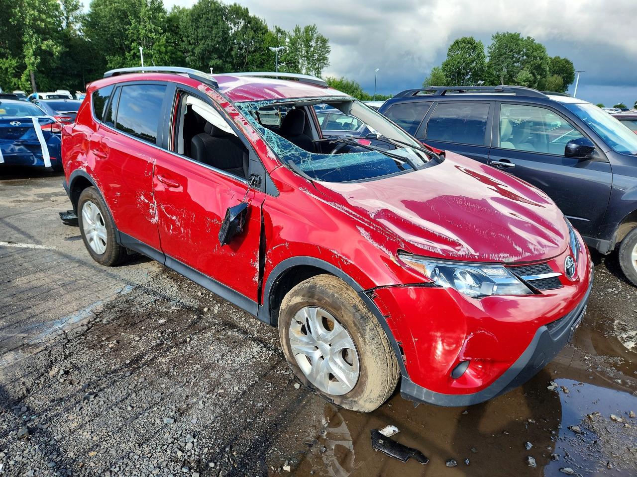 2015 Toyota Rav4 Le Red vin: 2T3BFREV6FW245874