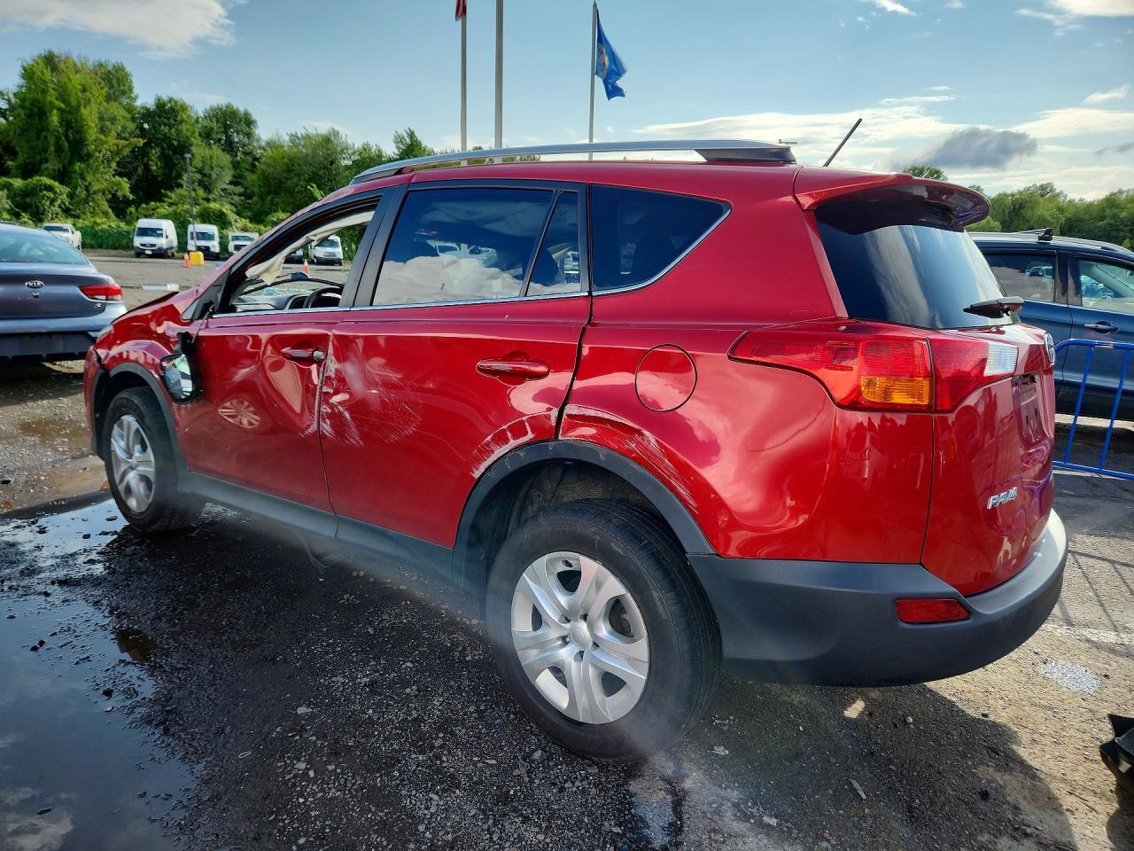 2015 Toyota Rav4 Le Red vin: 2T3BFREV6FW245874