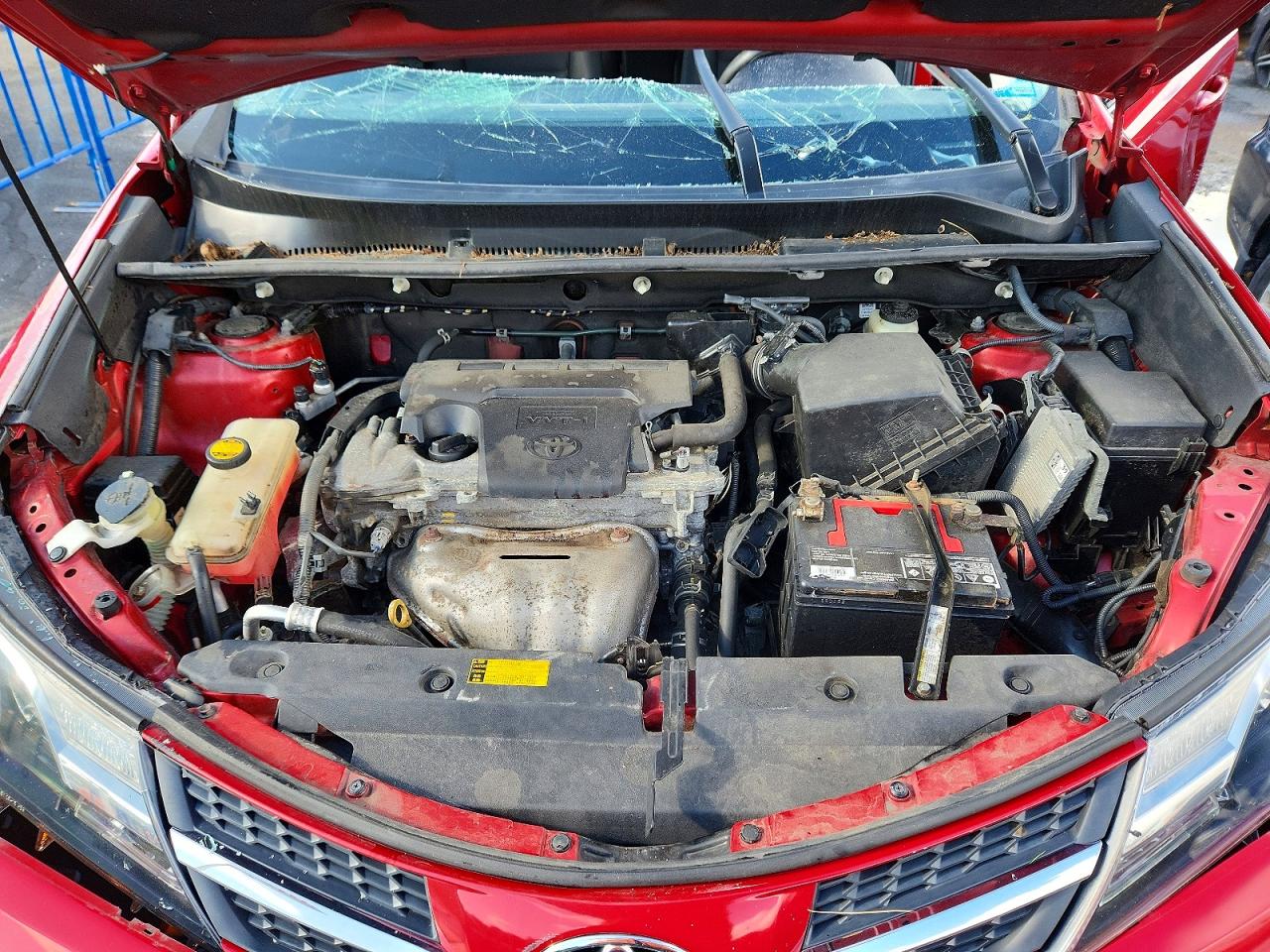 2015 Toyota Rav4 Le Red vin: 2T3BFREV6FW245874