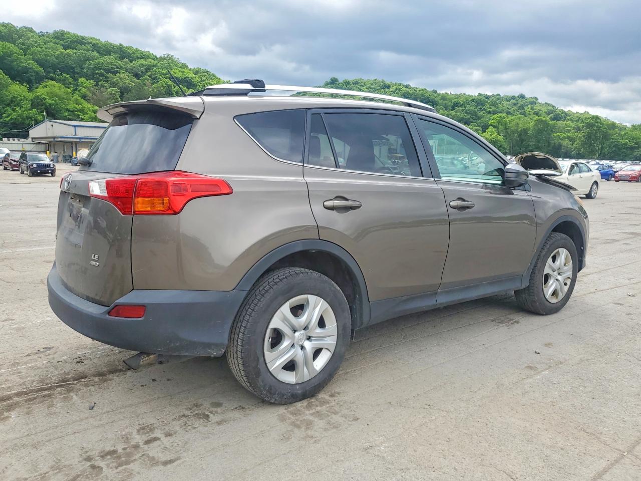 2015 Toyota Rav4 Le Brown vin: 2T3BFREV6FW271083