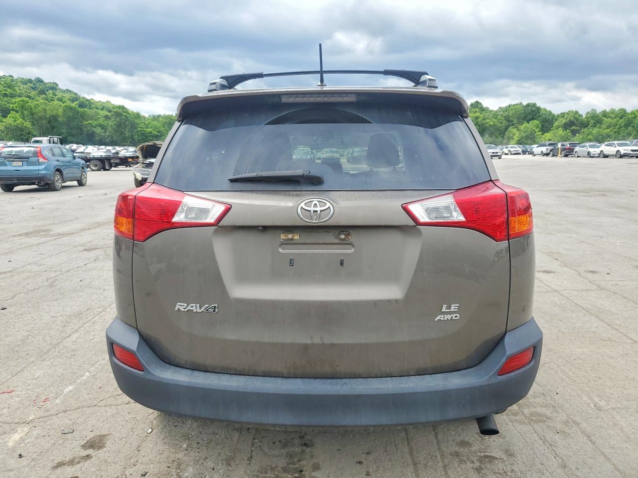 2015 Toyota Rav4 Le Brown vin: 2T3BFREV6FW271083