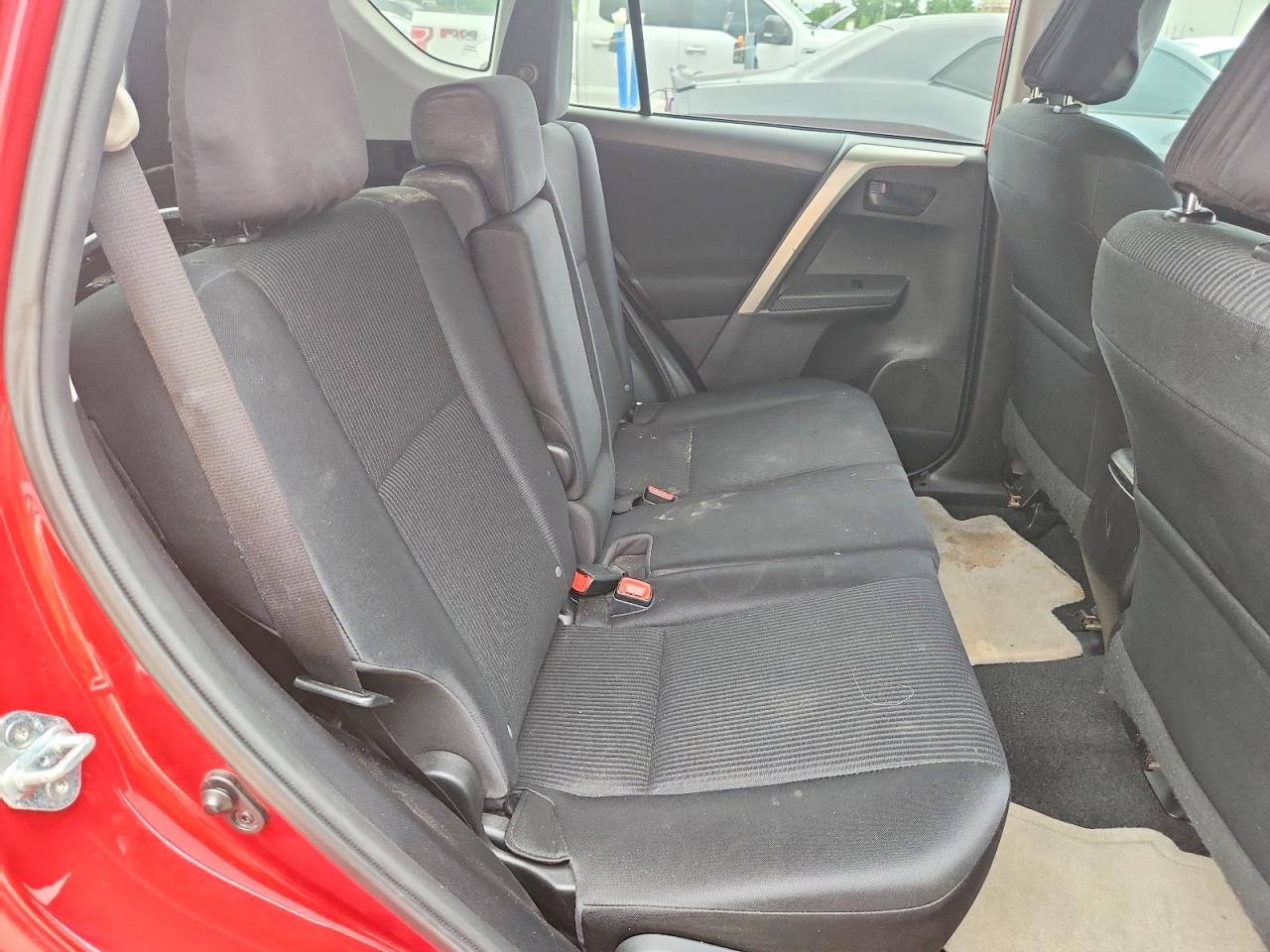 2015 Toyota Rav4 Le Red vin: 2T3BFREV6FW272640