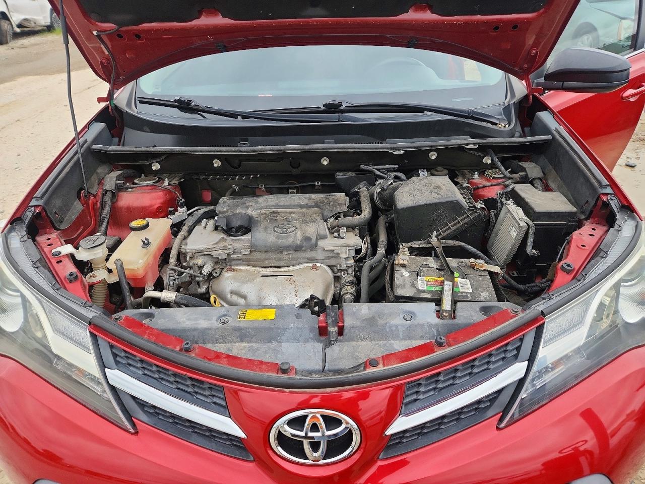2015 Toyota Rav4 Le Red vin: 2T3BFREV6FW272640
