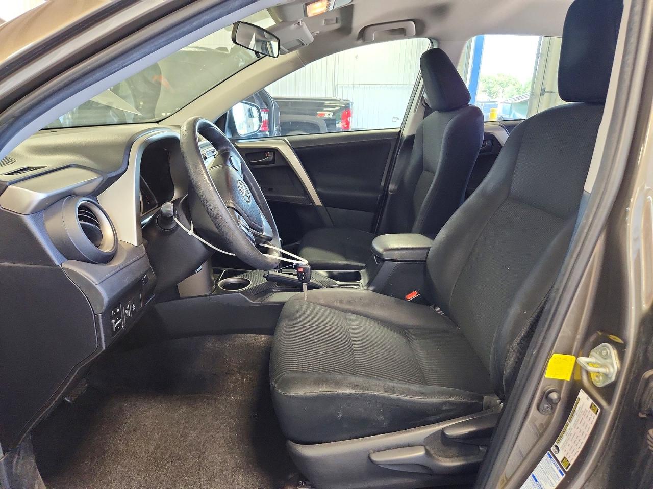 2015 Toyota Rav4 Le Green vin: 2T3BFREV6FW274646