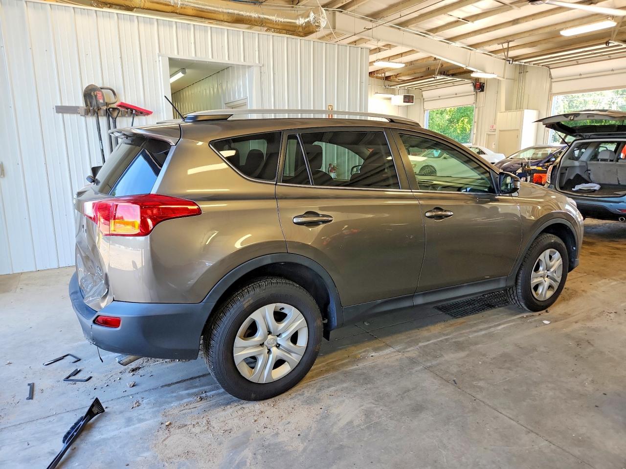 2015 Toyota Rav4 Le Green vin: 2T3BFREV6FW274646