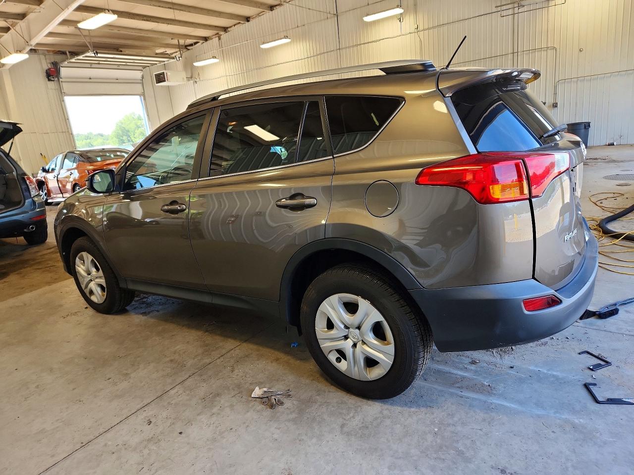 2015 Toyota Rav4 Le Green vin: 2T3BFREV6FW274646