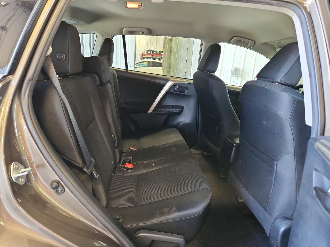 2015 Toyota Rav4 Le Green vin: 2T3BFREV6FW274646