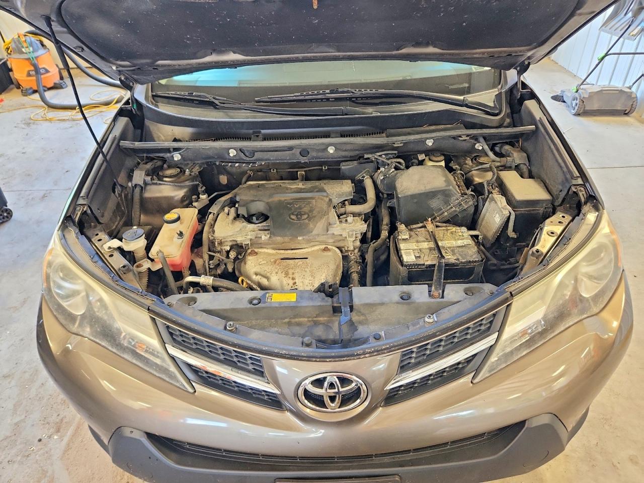 2015 Toyota Rav4 Le Green vin: 2T3BFREV6FW274646